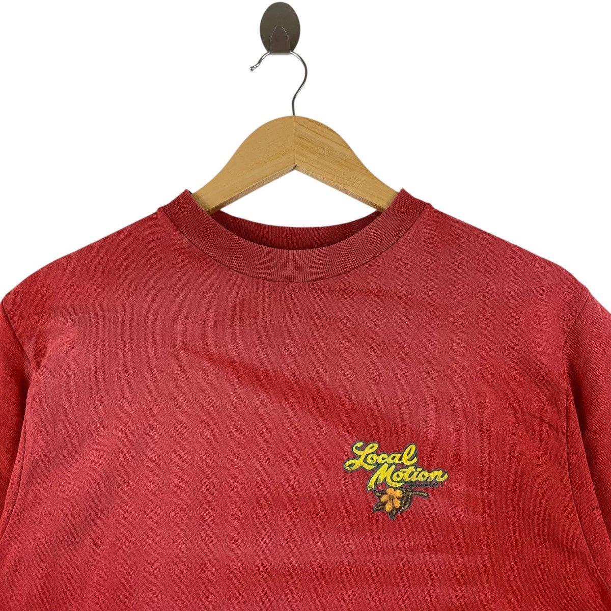 Vintage Vintage 90s LOCAL MOTION big logo back hit Surfing tee Size US L / EU 52-54 / 3 - 3 Thumbnail