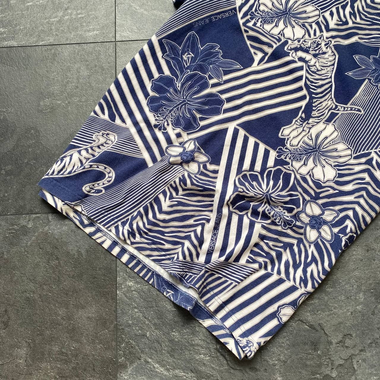 Versace × Vintage Versace tee shirt Size US XL / EU 56 / 4 - 3 Thumbnail