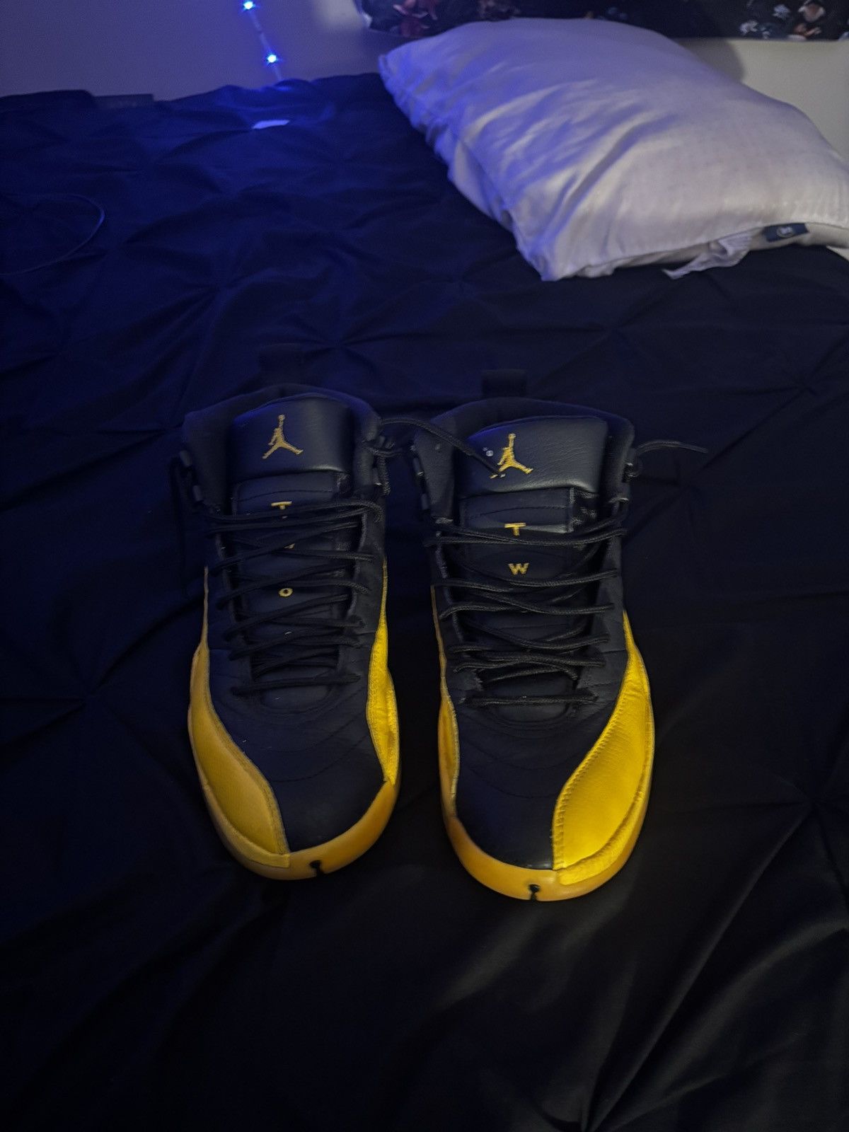 Jordan Brand Jordan 12 Retro Black University Gold Size US 8 / EU 41 - 5 Thumbnail
