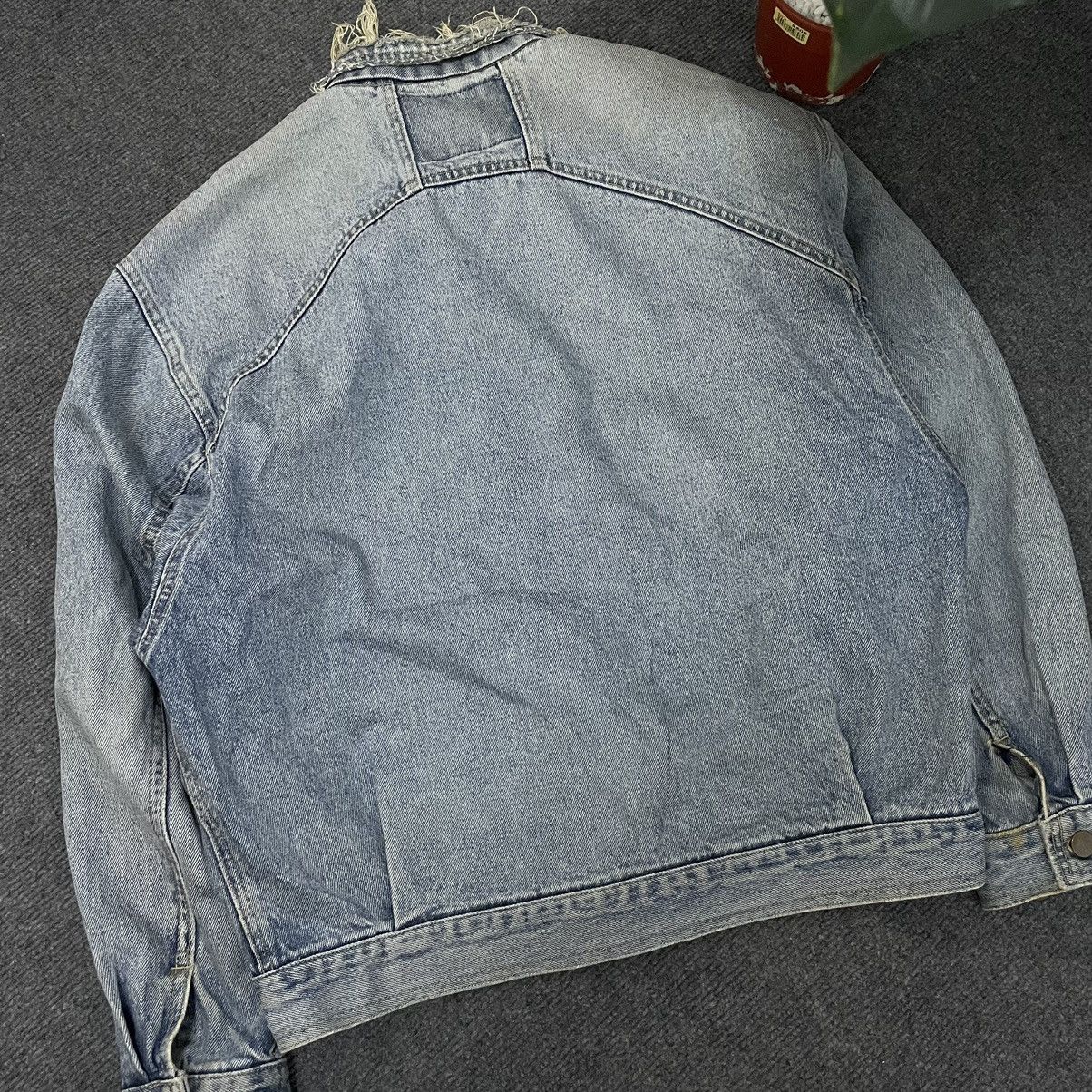 Vintage Vintage Distressed Denim Jacket Scovill Button Size US L / EU 52-54 / 3 - 14 Thumbnail