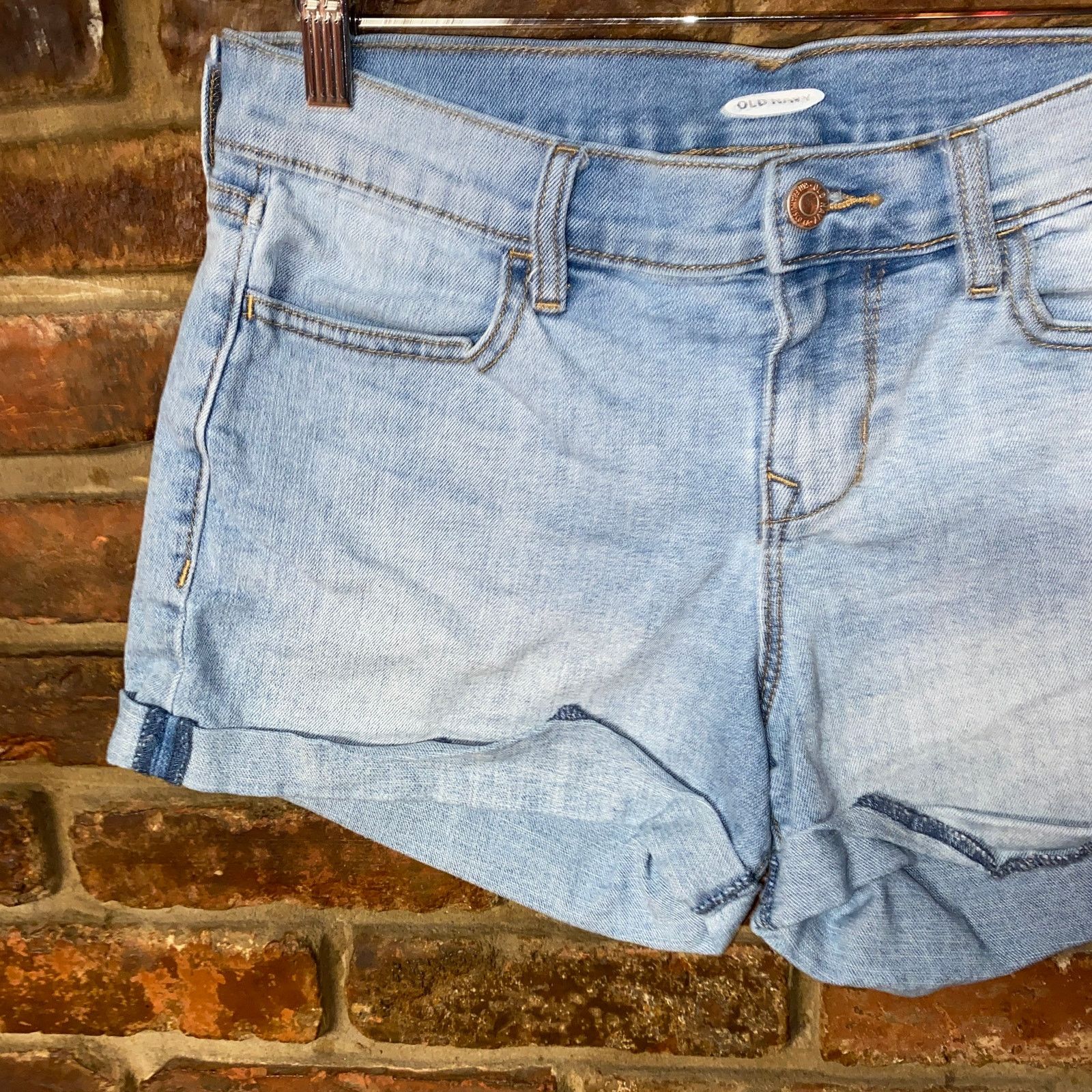Old Navy Old Navy Light Wash Blue Denim Cuffed Jeans Shorts Size 4 Size 27" / US 4 / IT 40 - 2 Thumbnail