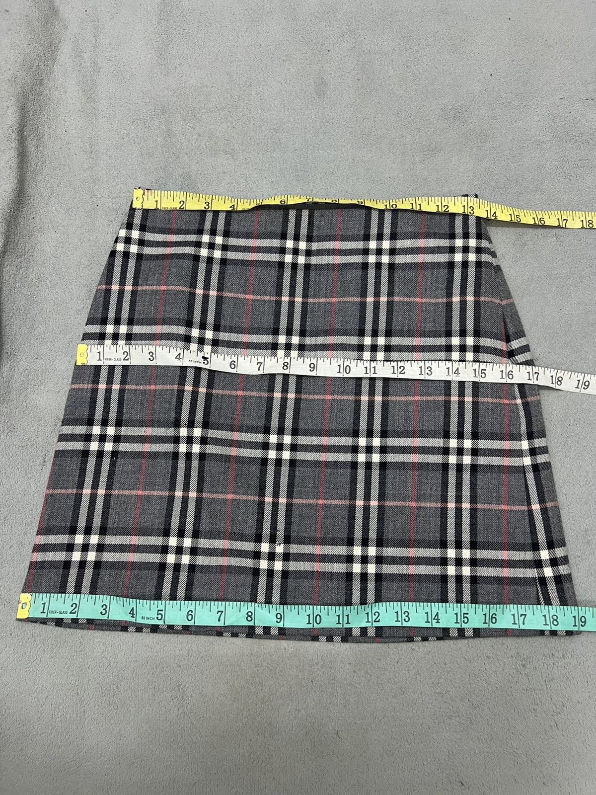 Burberry BURBERRY NOVA CHECK MINI SKIRT WOOL Size 26" / US 2 / IT 38 - 10 Thumbnail