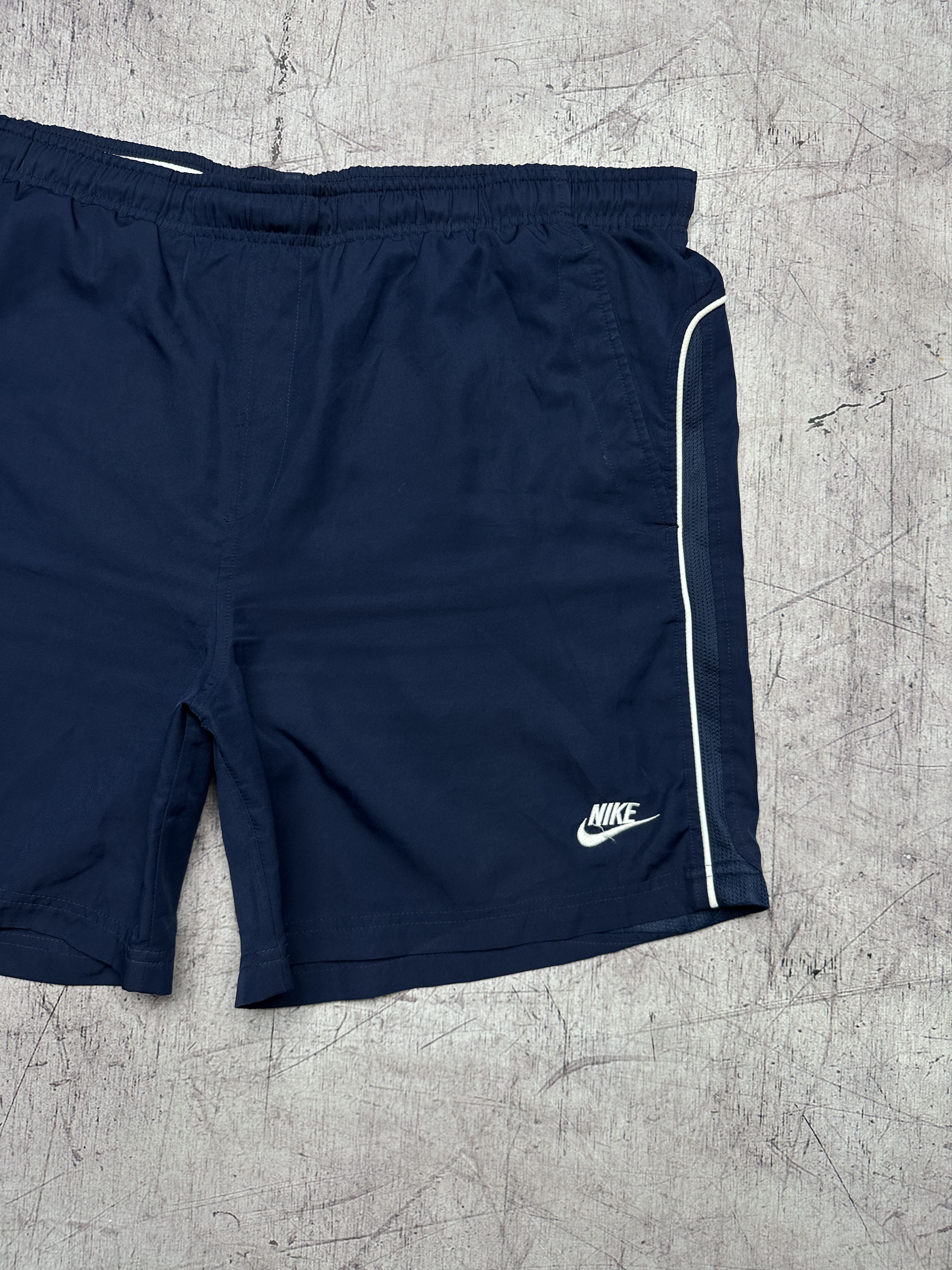Nike Nike Vintage Mens Nylon Shorts Size US 38 / EU 54 - 2 Thumbnail