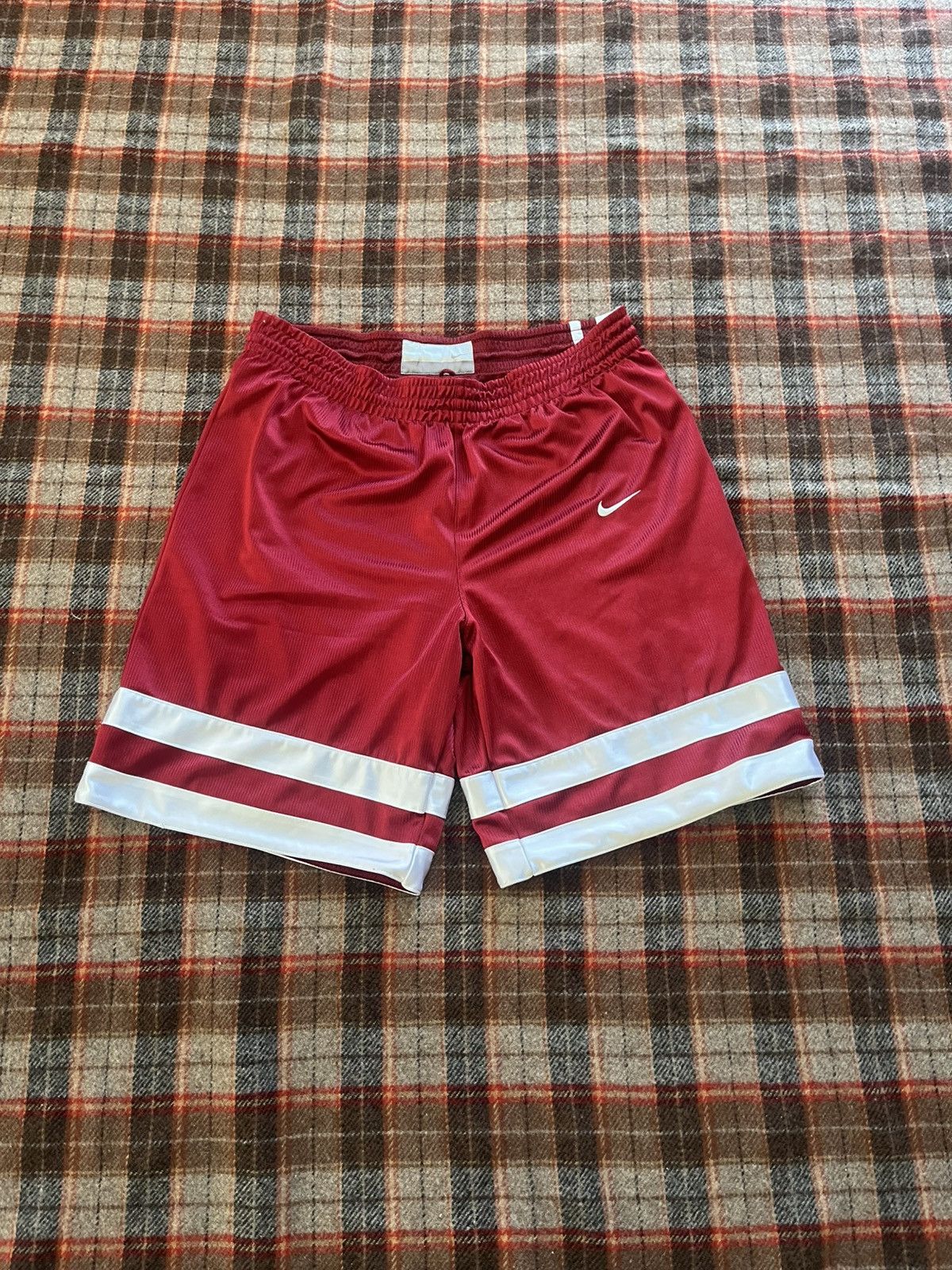 Nike Vintage 2000’s Y2K Nike Reversible Basketball Shorts mens 34 Size US 34 / EU 50 - 1 Thumbnail