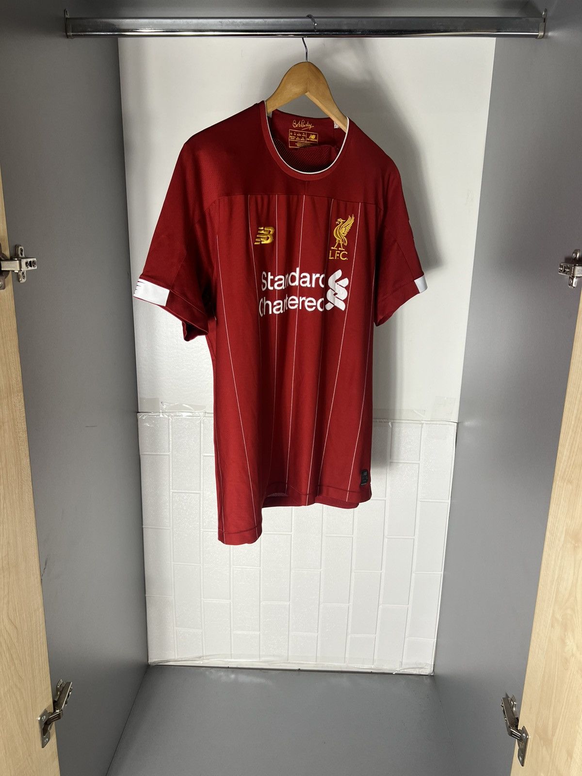 New Balance VINTAGE NEW BALANCE FC LIVERPOOL ENGLAND SOCCER JERSEY RETRO Size US L / EU 52-54 / 3 - 6 Thumbnail