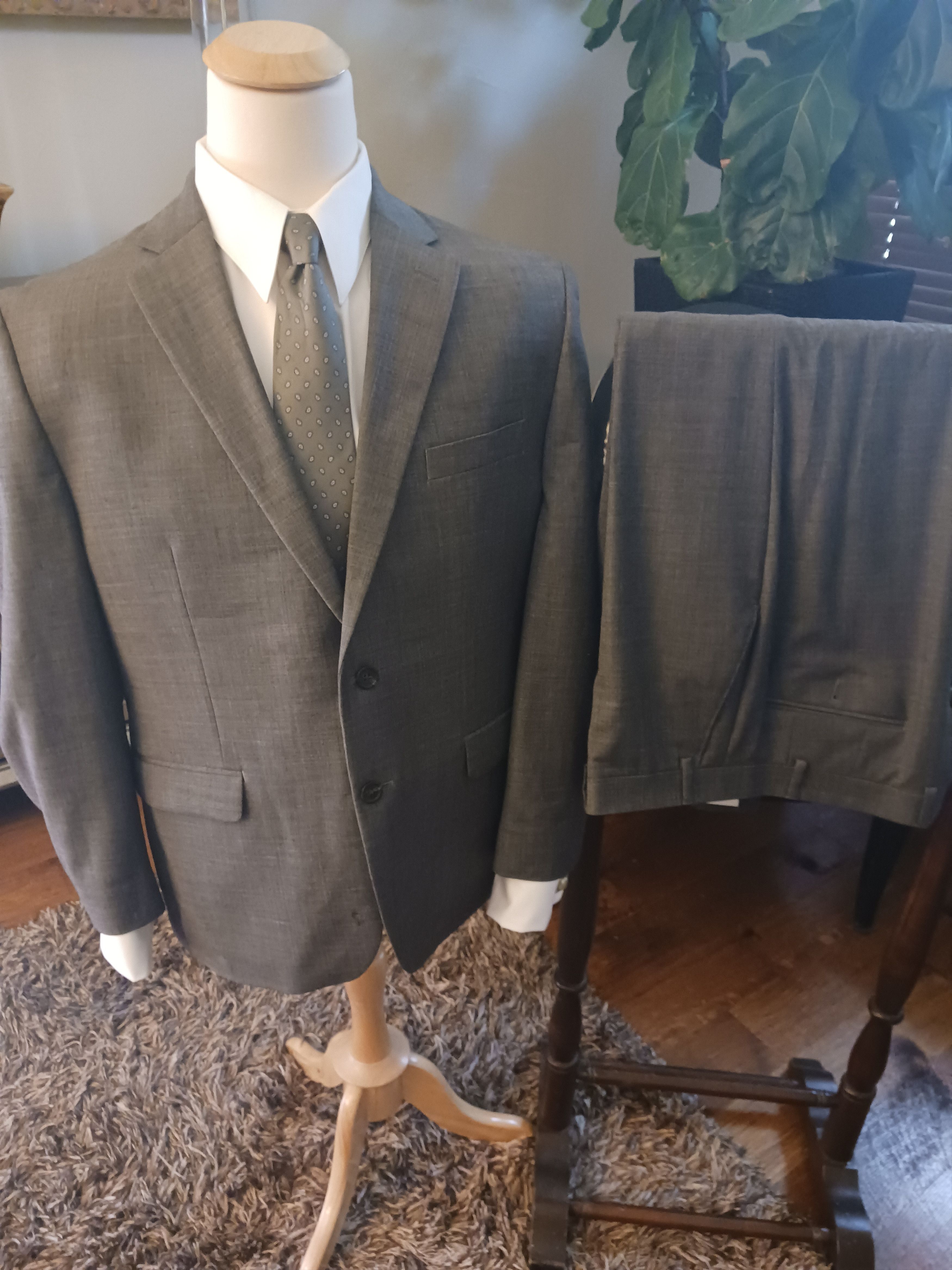 Chaps Men's Wool Blend Suit Size 42S - 1 Thumbnail