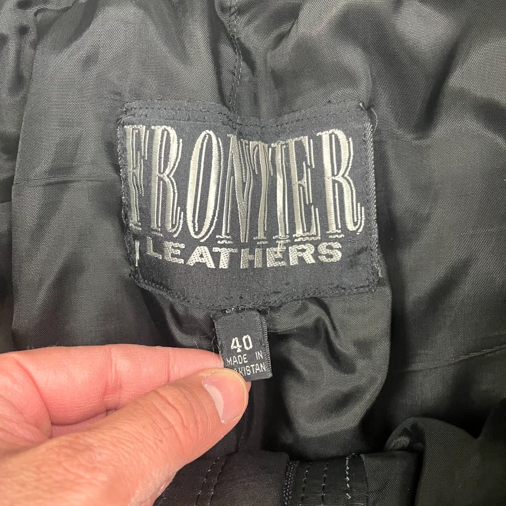 Vintage VINTAGE Frontier Leathers Biker Pants Men 38x33 Black Straight Size US 38 / EU 54 - 2 Thumbnail