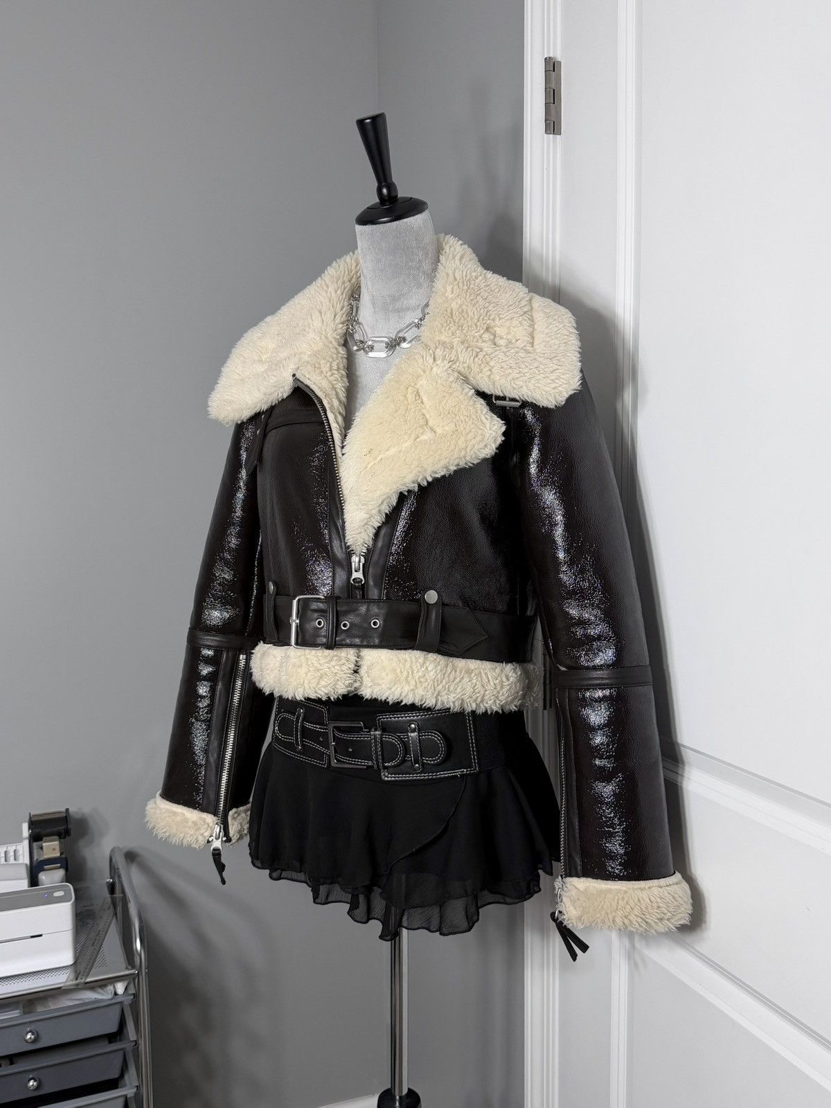 Urban Outfitters Urban Outfitters Sherpa Lined Patent Leather Aviator Jacket Size S / US 4 / IT 40 - 3 Thumbnail