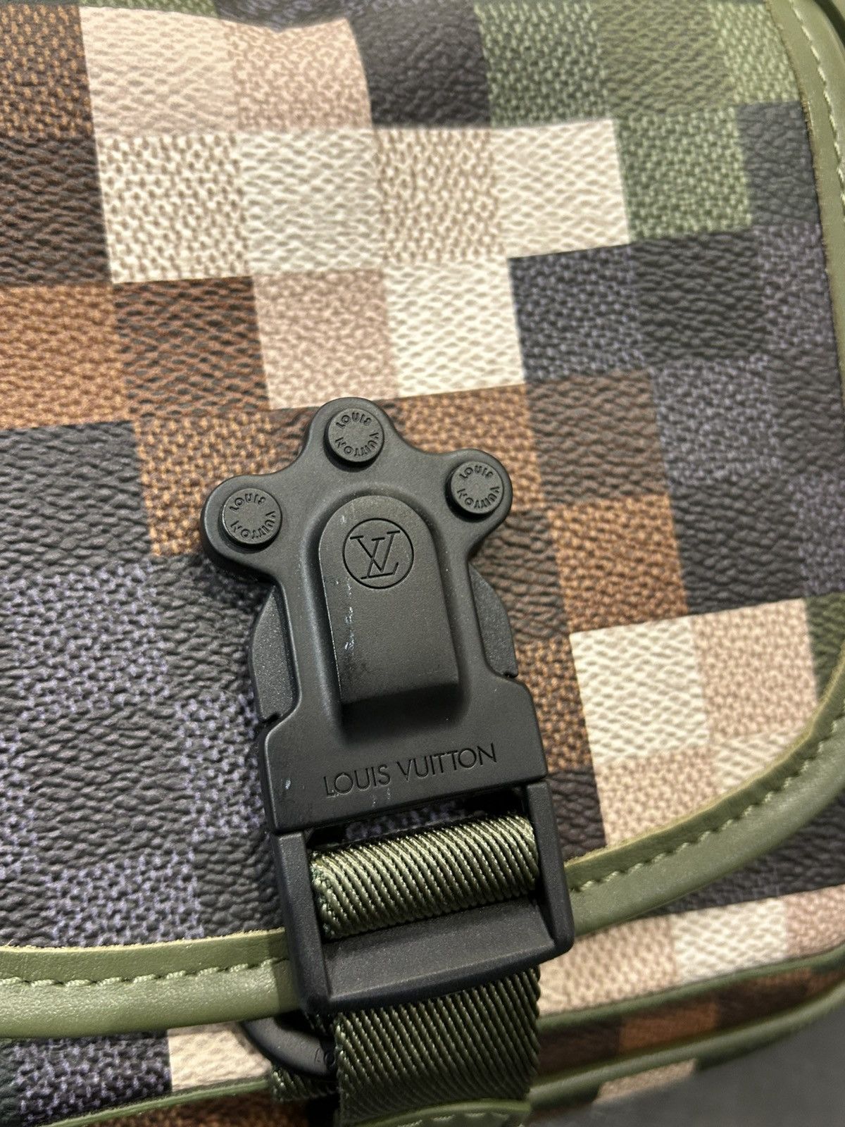 Louis Vuitton Louis Vuitton Damoflage Runaway Quest Messenger Size ONE SIZE - 4 Thumbnail