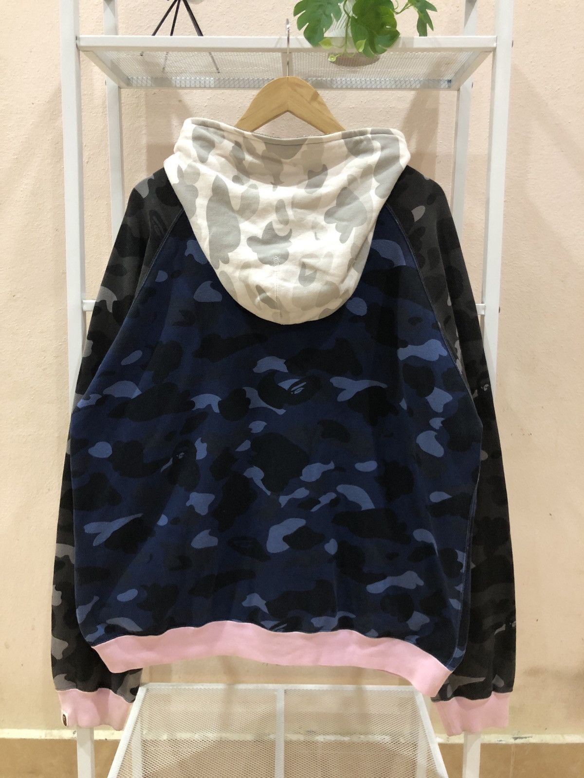 Bape F/W A Bathing Ape 2005 Crazy Camo Full Zip Hoodie Size US L / EU 52-54 / 3 - 2 Thumbnail