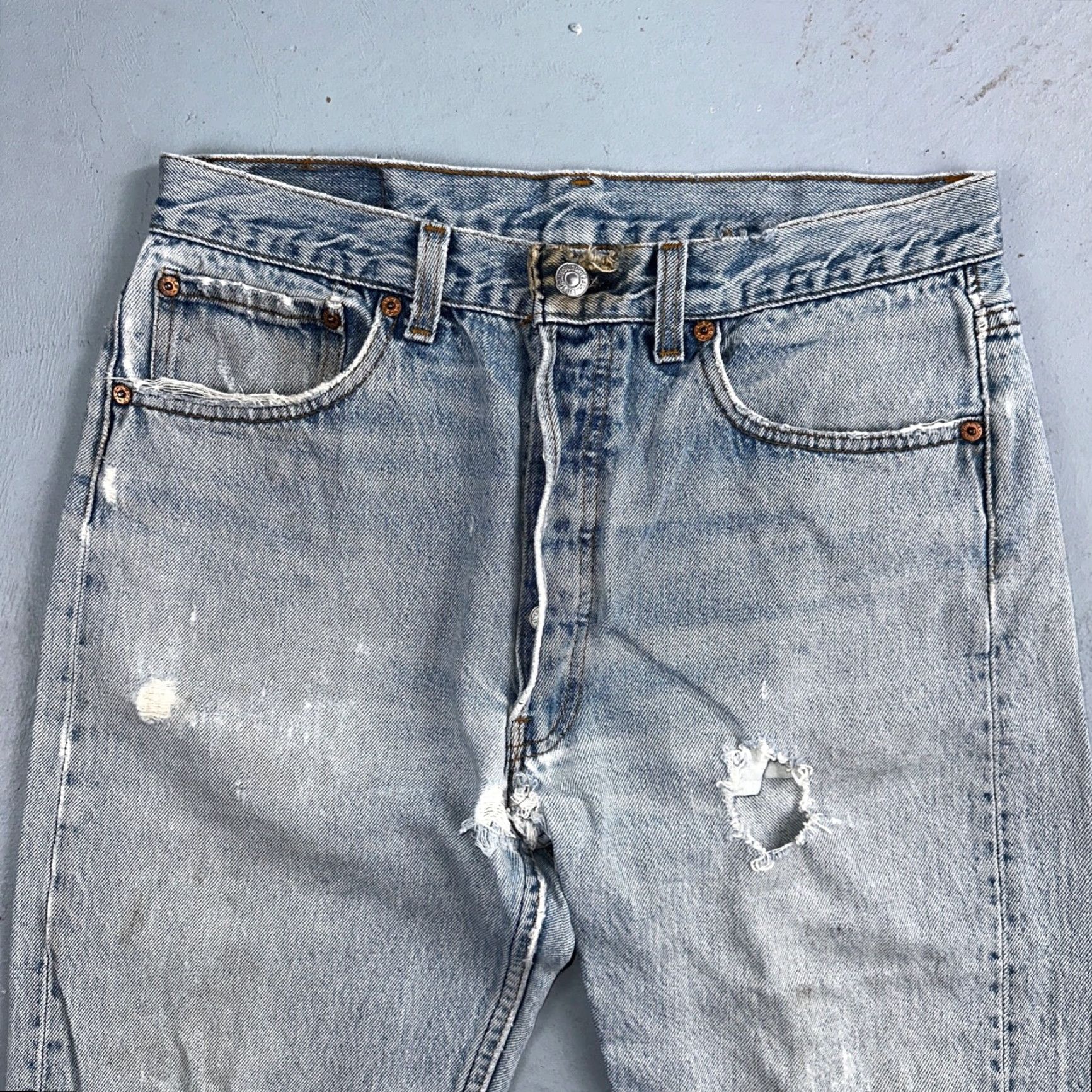 Levi's VINTAGE Levi's 501 Jeans Straight 34x36 Blue Light Wash USA 90s Mens Size US 34 / EU 50 - 2 Thumbnail