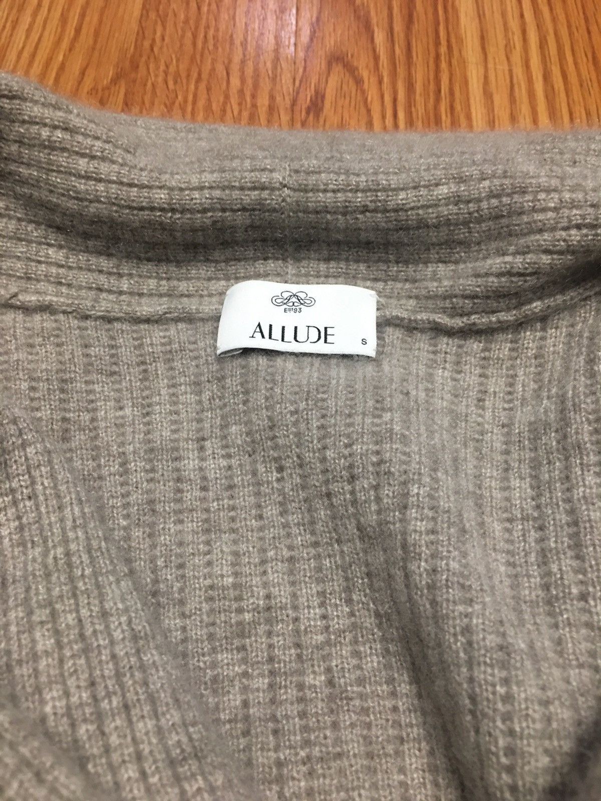 Allude ALLUDE Cashmere Beige Designer Knit Vest Sweater Size S Size S / US 4 / IT 40 - 7 Thumbnail