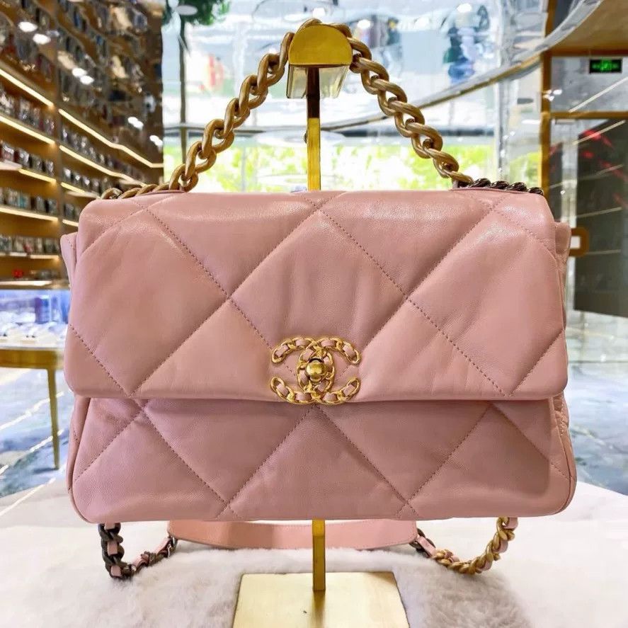 Chanel Pre-loved Bag Very good condition Size ONE SIZE - 1 Thumbnail