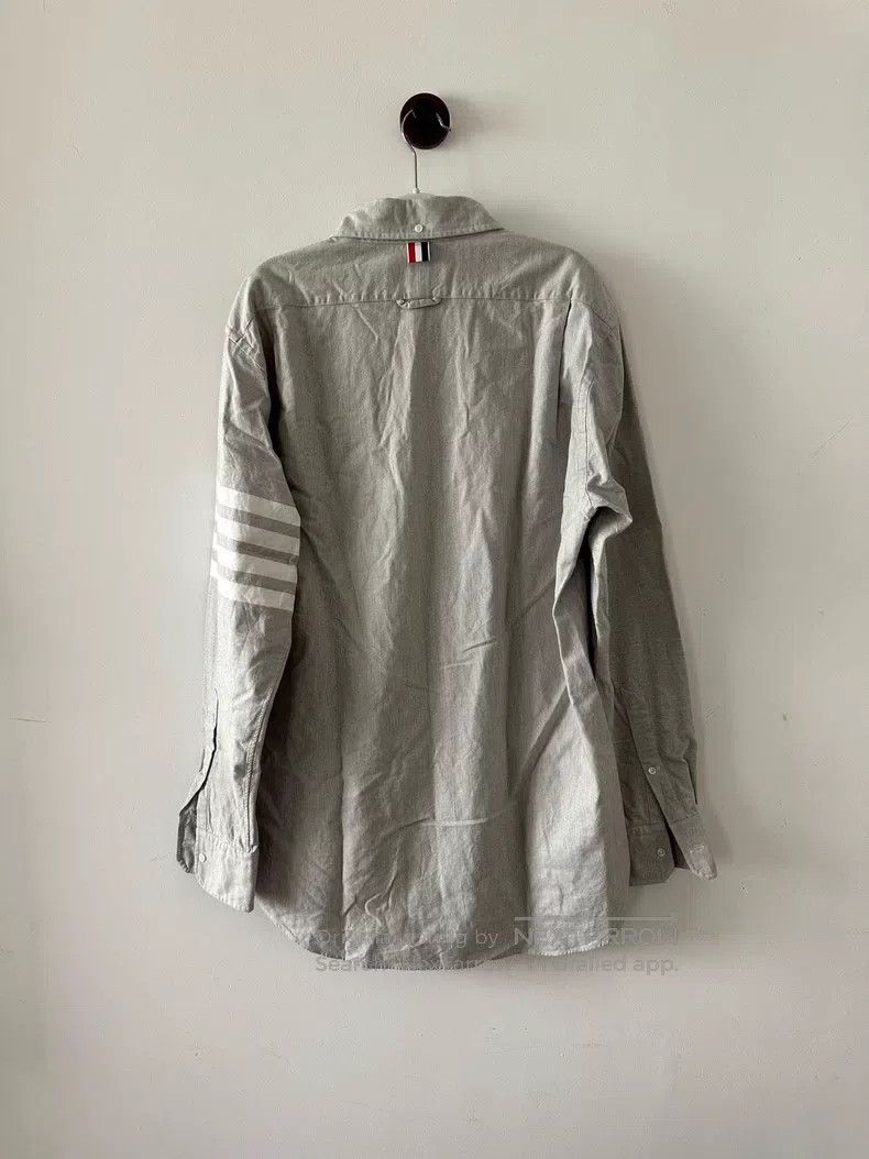 Thom Browne Thom Browne Grey Sleeve Badge Shirt Size US XXL / EU 58 / 5 - 2 Thumbnail