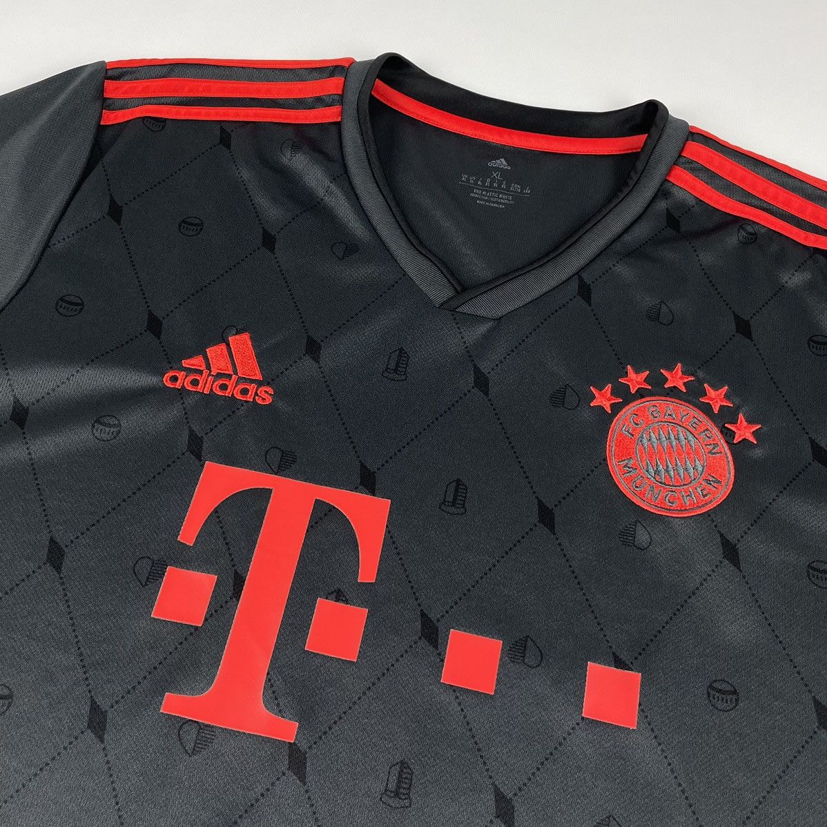 Adidas Adidas FC Bayern Munchen 2022/23 Soccer Jersey Football Tee Size US XL / EU 56 / 4 - 6 Thumbnail