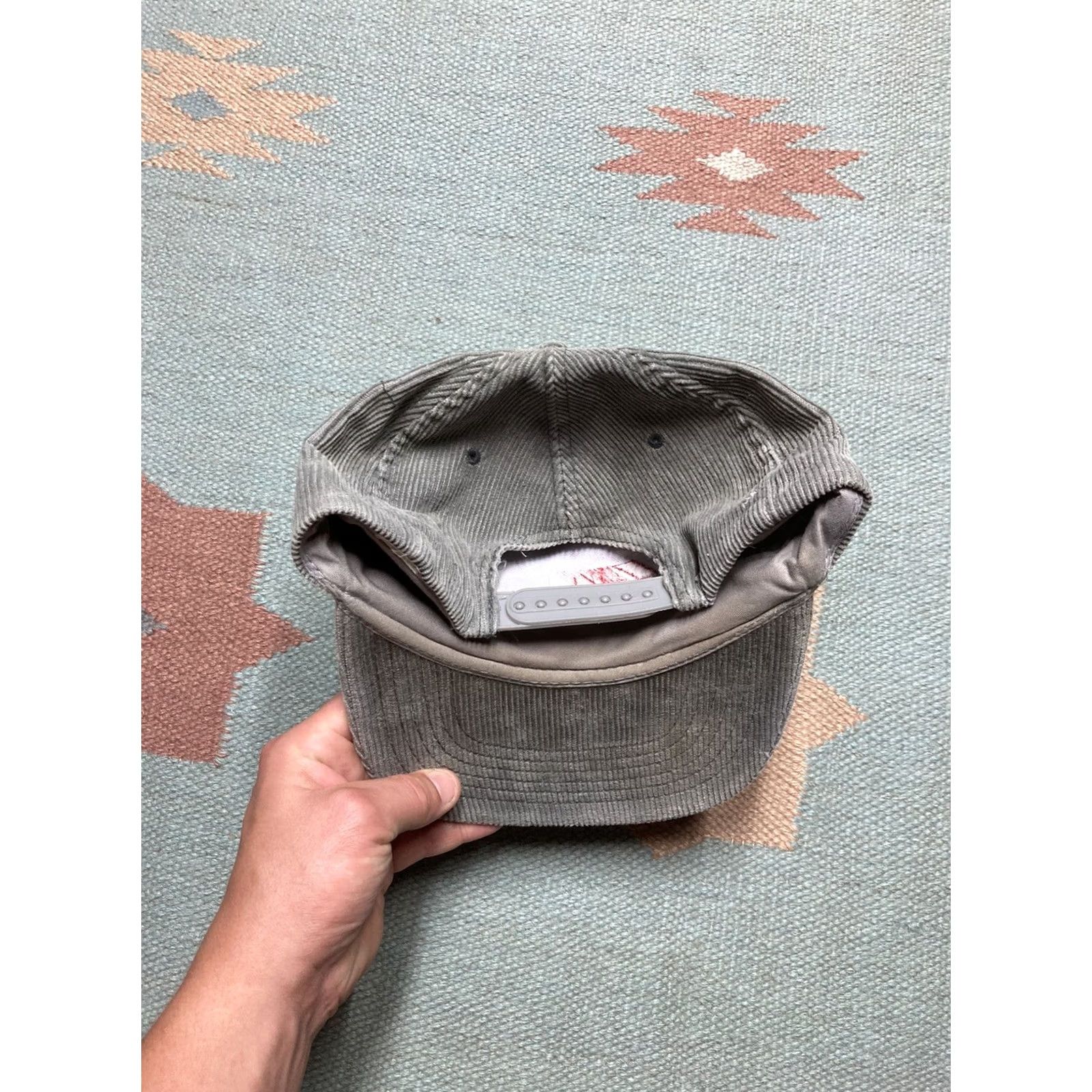 Vintage VINTAGE 90s SnapBack hat corduroy cap BOC gases gray red embroidered Mens Adjustable Red Snapback 90s theme Size ONE SIZE - 4 Thumbnail
