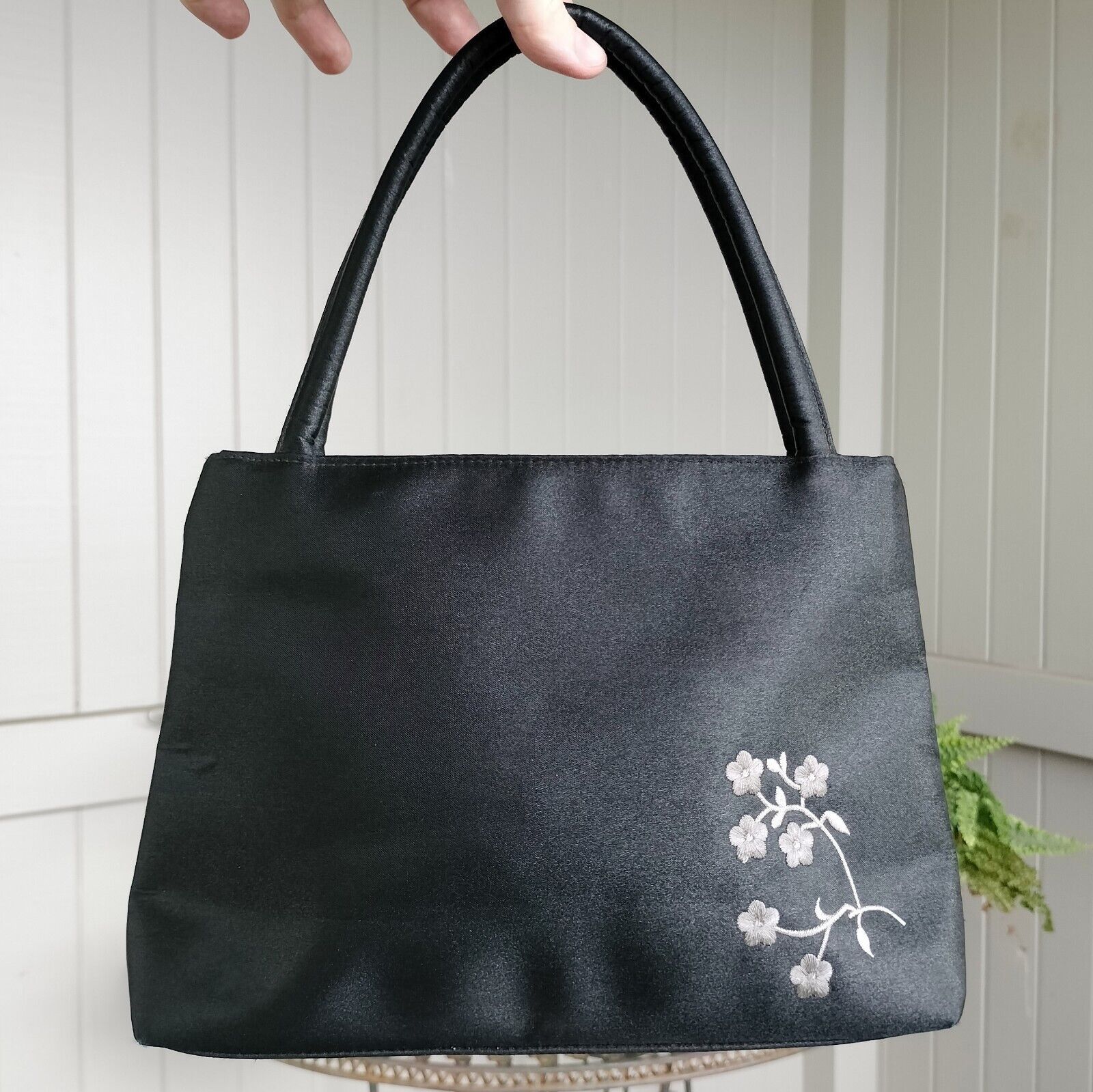Vintage Vintage Black Shoulder Bag Floral Handbag Embroidered Satin Size ONE SIZE - 1 Thumbnail