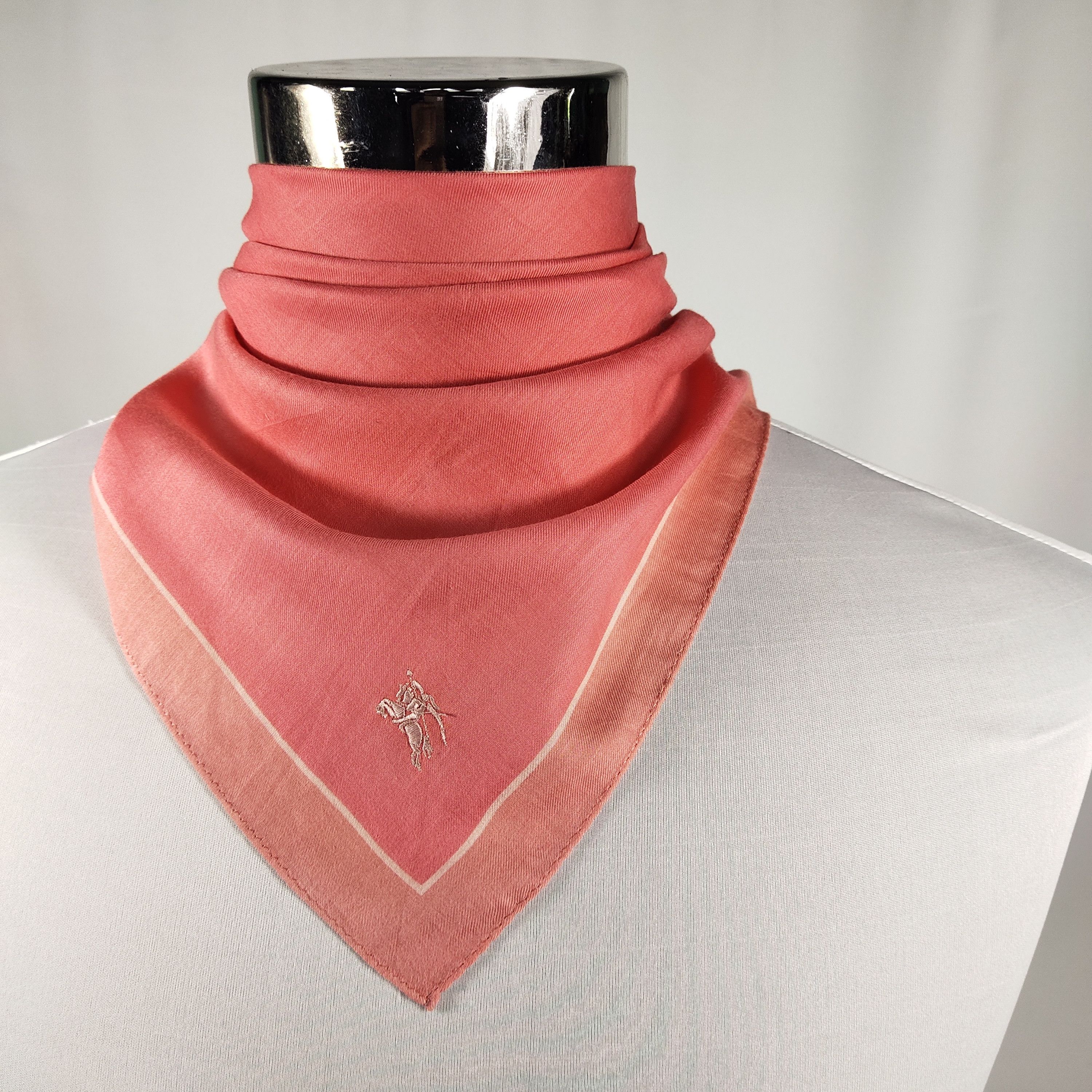 Burberry × Vintage Burberry Handkerchief / Neckerchief / Bandana FZ117 Size ONE SIZE - 1 Thumbnail