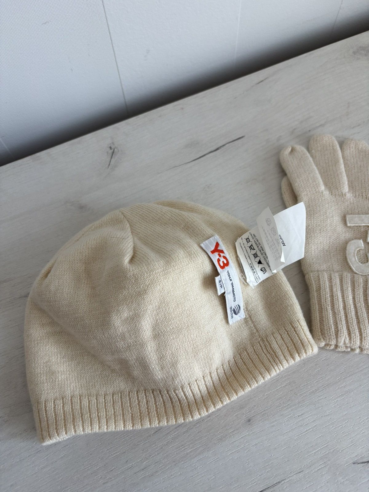 Yohji Yamamoto Y-3 Yohji Yamamoto Knit Beanie Hat & Gloves Set Cream Size S Size ONE SIZE - 6 Thumbnail