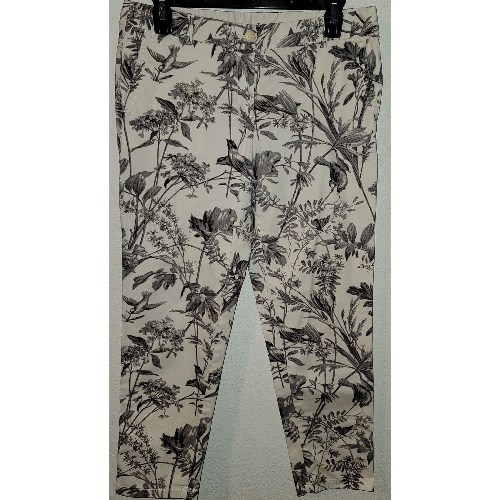 Other Talbots The Weekender Cream Floral Bird Print Capri Pants 6 Size 28" / US 6 / IT 42 - 1 Thumbnail