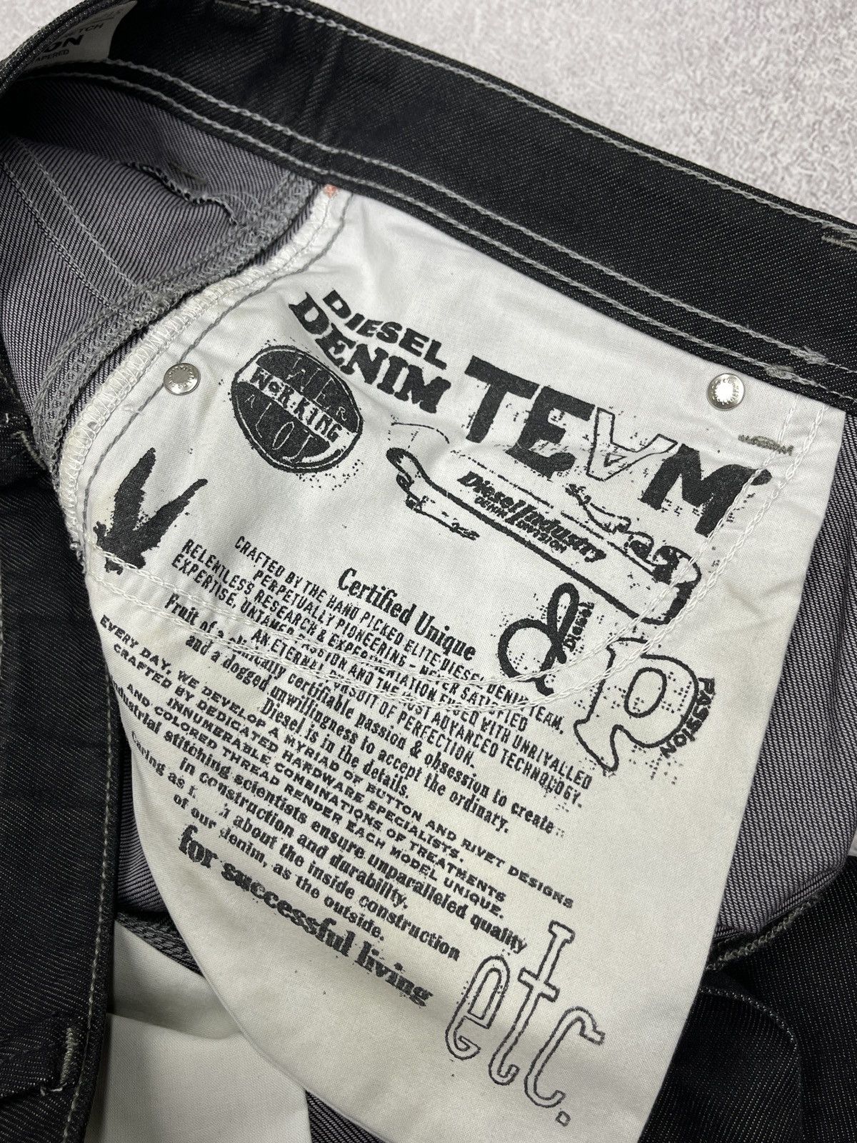 Diesel Mens Diesel Darron Denim Jeans Black Y2K 30x34 Size US 30 / EU 46 - 14 Thumbnail