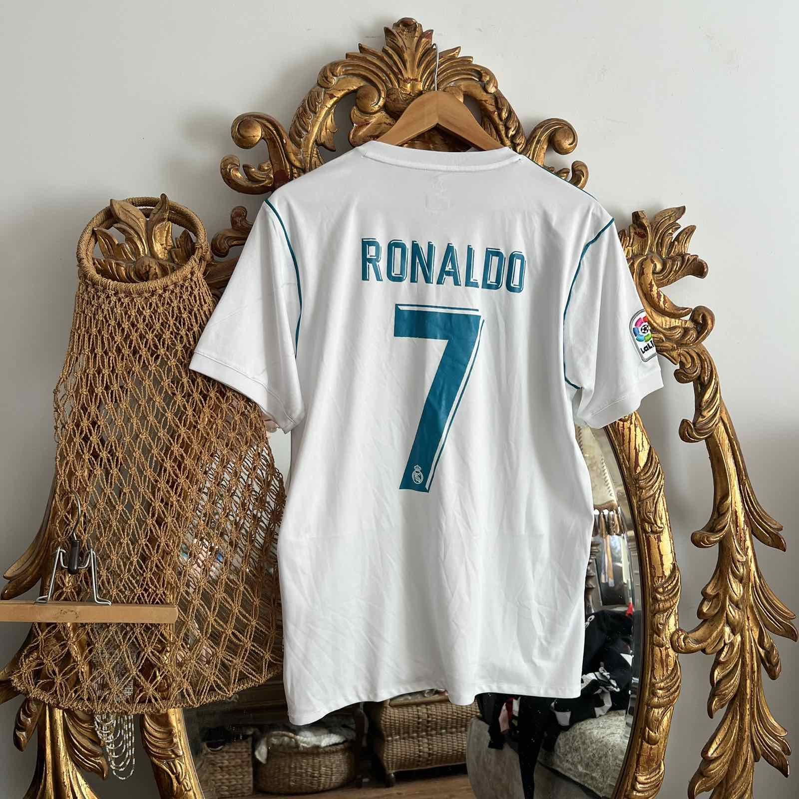 Adidas REAL MADRID ADIDAS 2017/2018 FOOTBALL HOME JERSEY #7 RONALDO Size US L / EU 52-54 / 3 - 2 Thumbnail