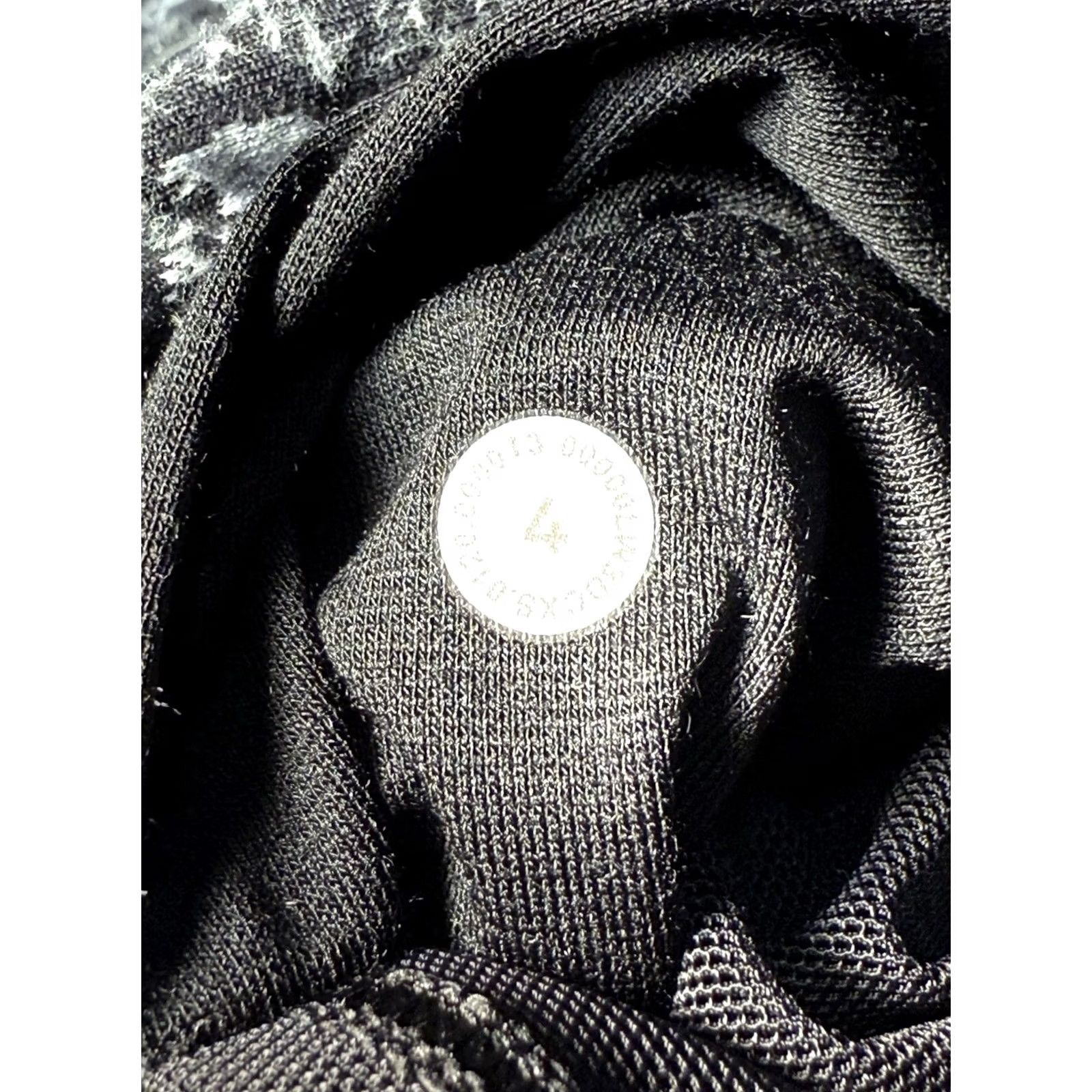 Lululemon Lululemon womens 1/2 zip Jacket size 4 Black White Gray Camo Snake Pattern Size ONE SIZE - 6 Thumbnail