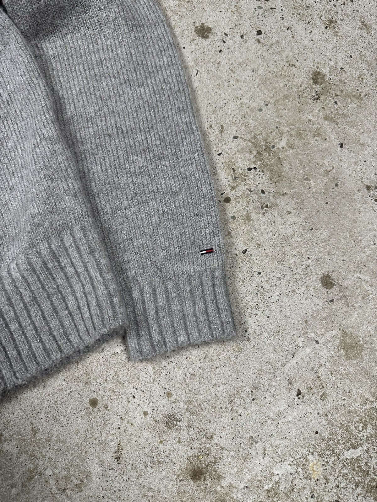 Tommy Hilfiger × Vintage Vintage Y2K Tommy Hilfiger Grey US Flag Sweater Jumper Size US S / EU 44-46 / 1 - 3 Thumbnail