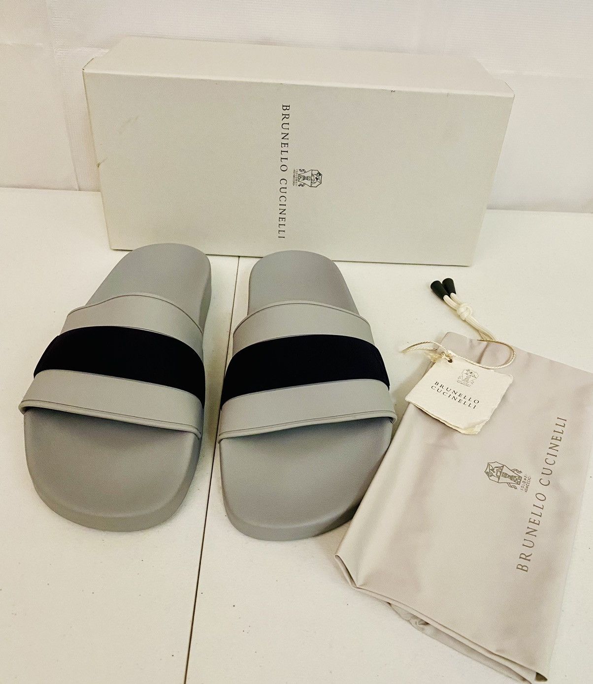 Brunello Cucinelli Brunello Cucinelli 🇮🇹 Grey/Blue Resort Logo Pool Slides 7 NWT Size US 7 / EU 40 - 1 Thumbnail