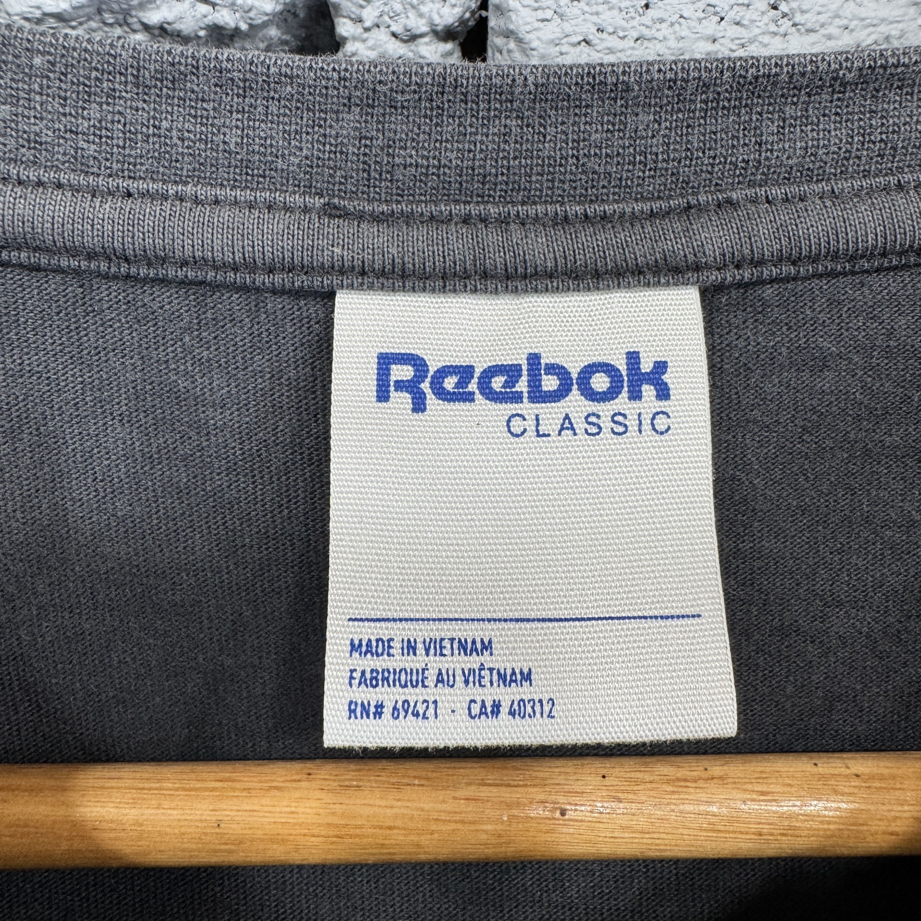 Vintage Rare Vintage Reebox Classic Big Logo Black Tshirt Size US S / EU 44-46 / 1 - 4 Thumbnail