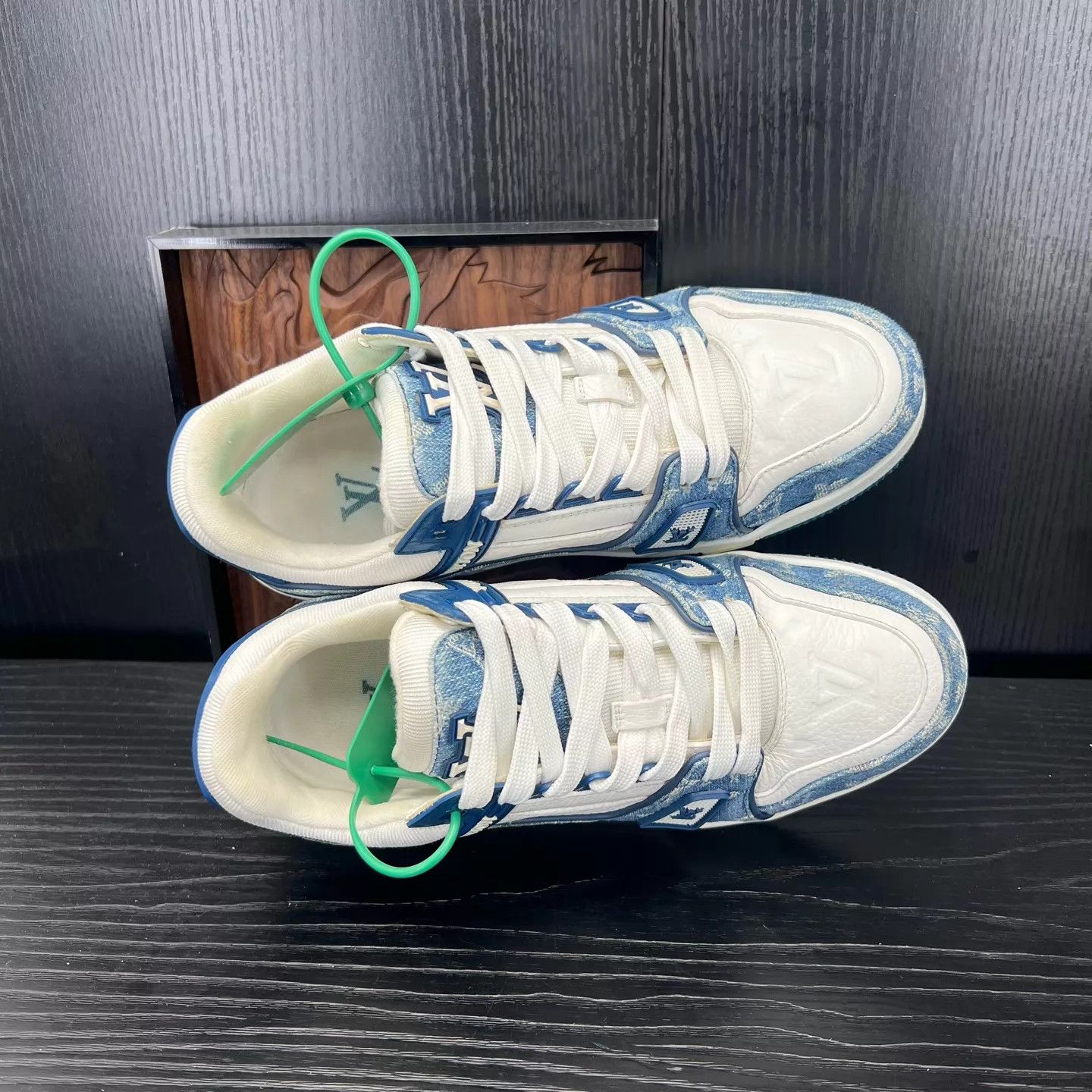 Louis Vuitton LV Trainer White & Blue Denim 5/39 Original Box Size US 6 / EU 39 - 8 Thumbnail
