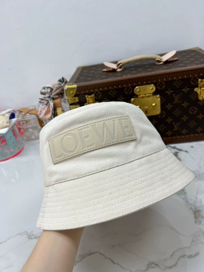 LOEWE size59 White leather plate letter logo fisherman's ha