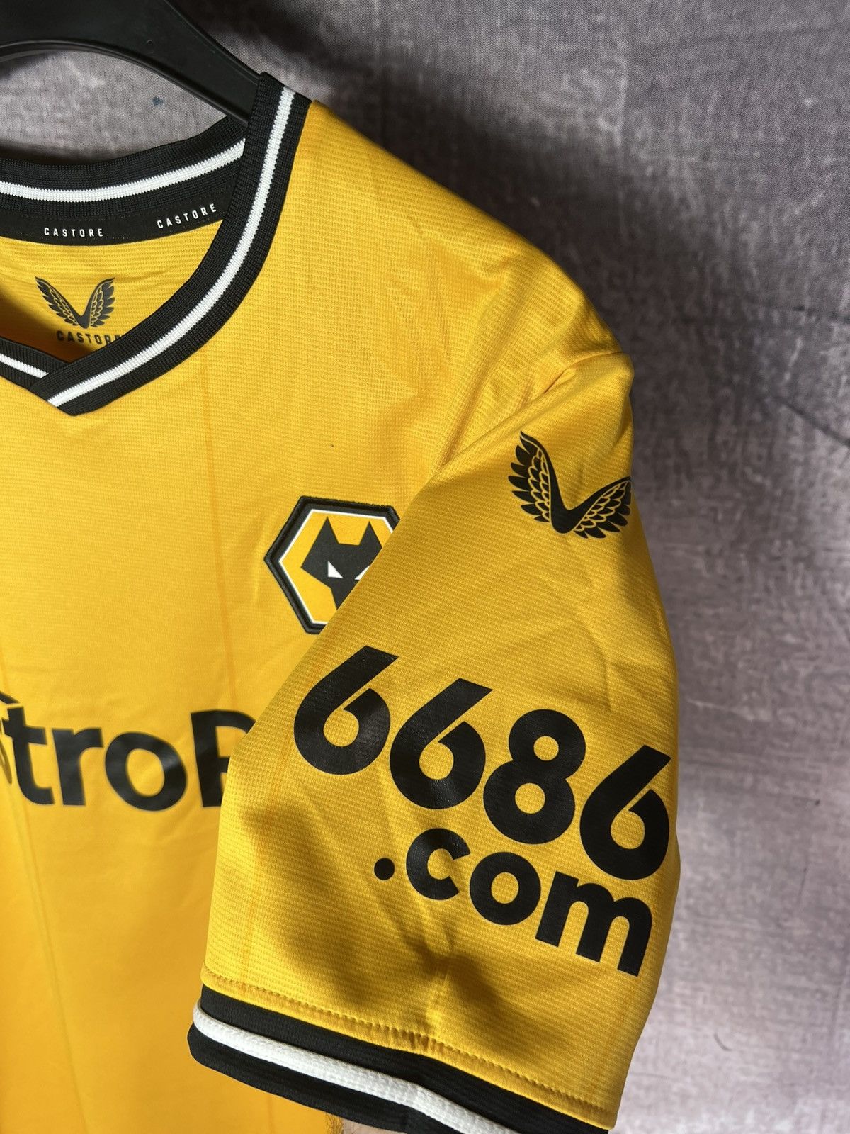 Castore Wolverhampton Eanderers Wolves Home 23/24 Jersey Castore Tee Size US S / EU 44-46 / 1 - 6 Thumbnail