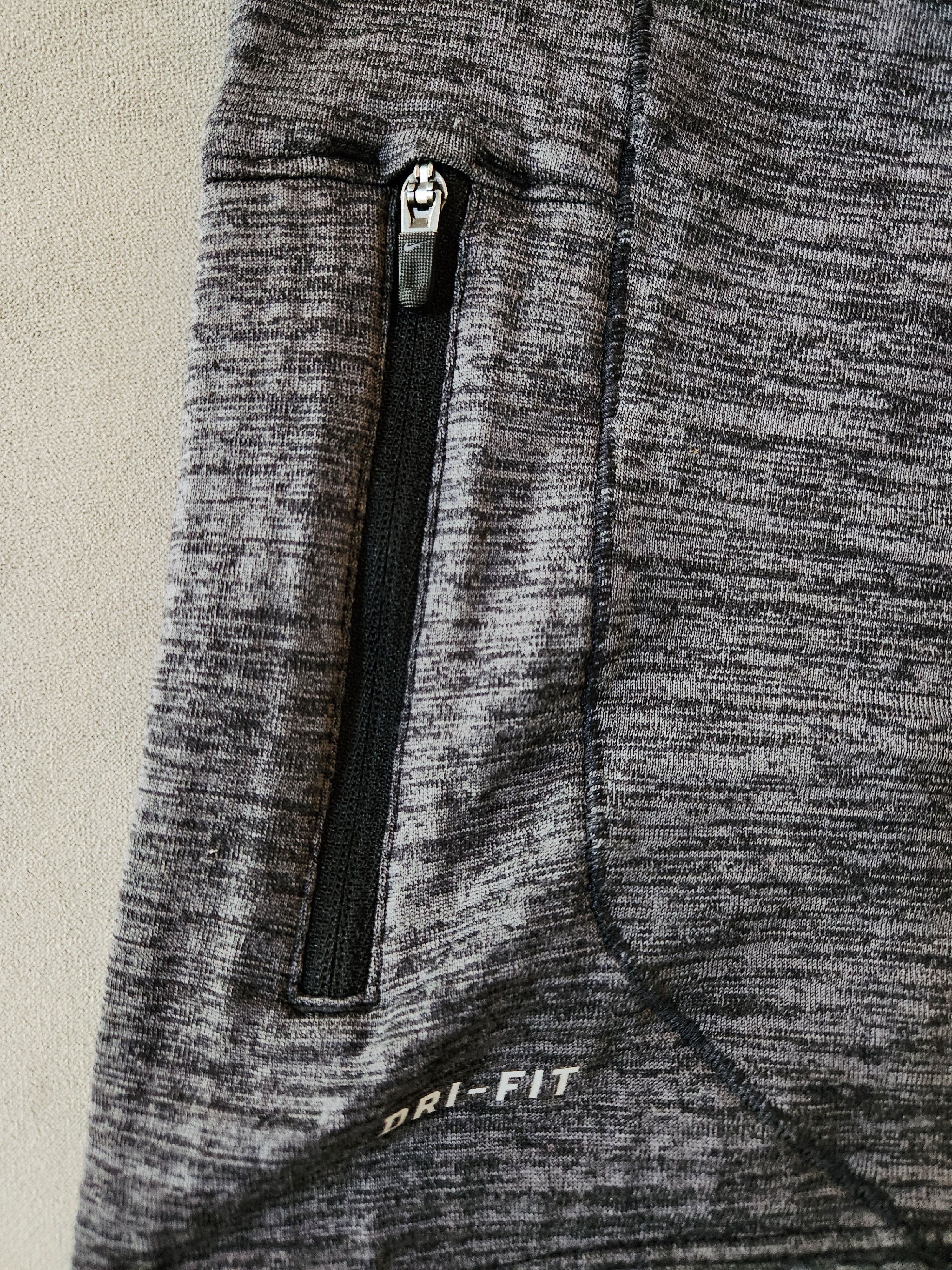 Nike dri-fit thumbhole sleeve reflective Size US L / EU 52-54 / 3 - 8 Thumbnail