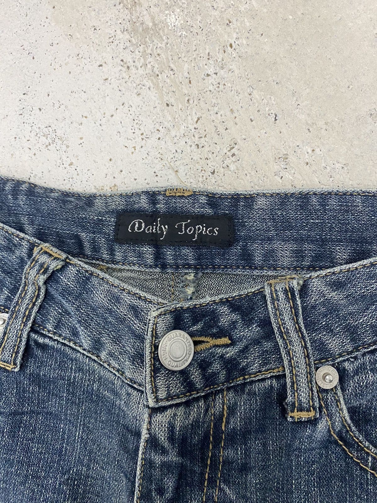 GOSTAR DE FUGA × Japanese Brand Daily Topics Japan Flare Clawn Mark Whisker Honeycomb Denim Size US 31 - 8 Thumbnail