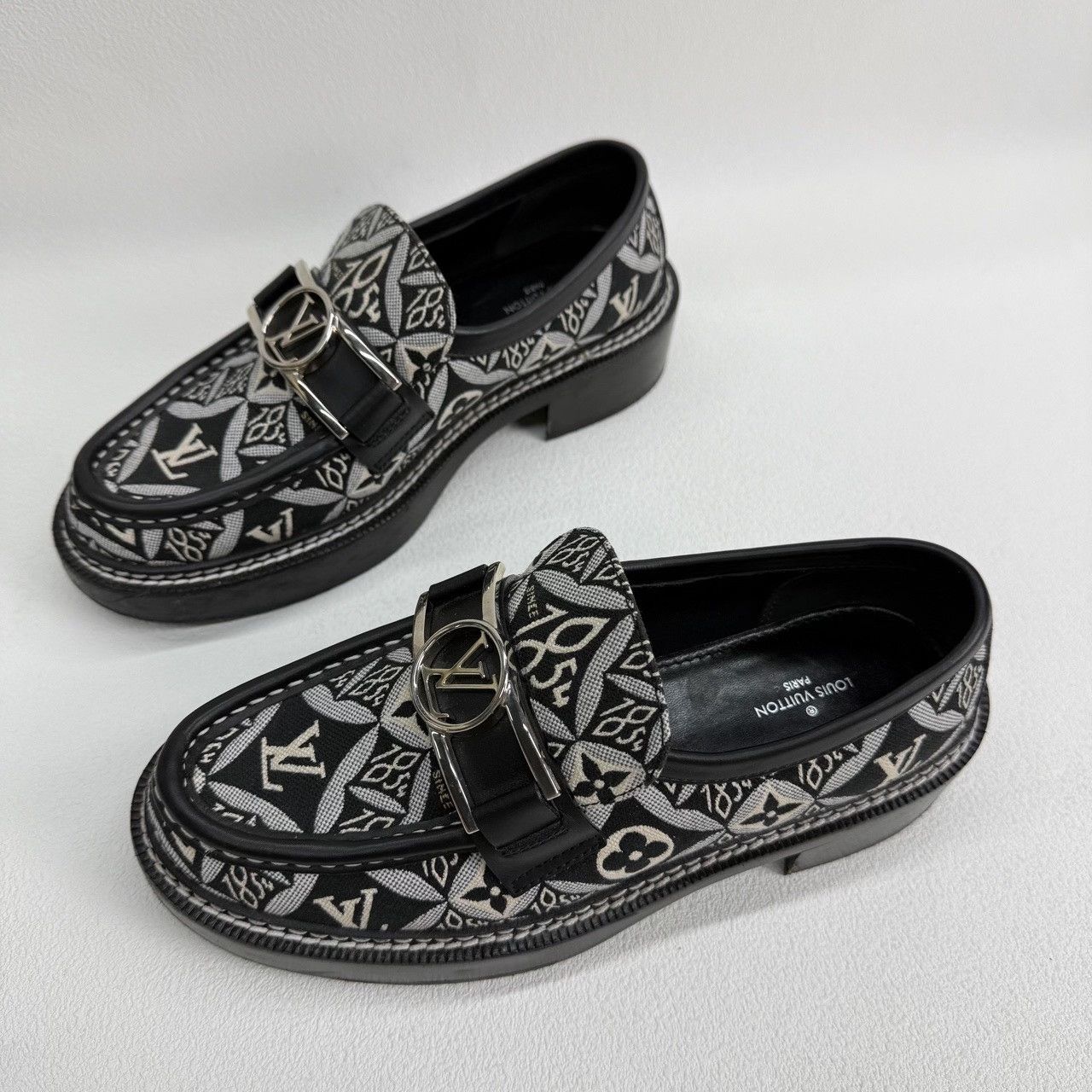 Louis Vuitton Louis Vuitton Casual Black Lowtop Sneakers us_6-5 Women Size US 6.5 / IT 36.5 - 1 Thumbnail