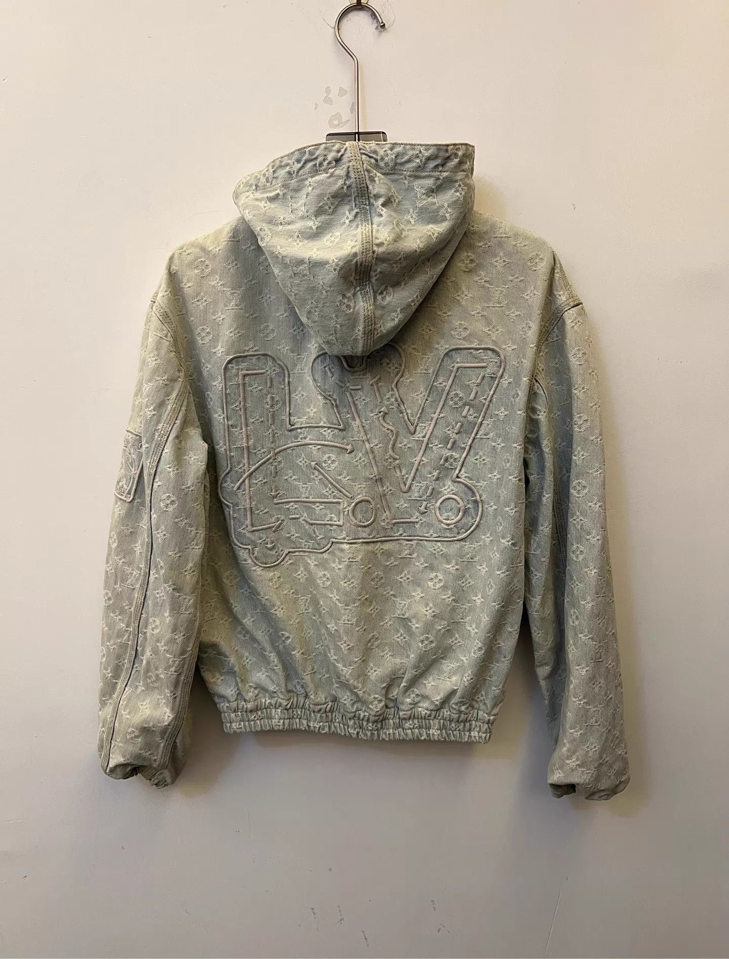 Louis Vuitton LOUIS VUITTON x NBA Men's Blue Denim Zip Hooded Jacket 46 Size US S / EU 44-46 / 1 - 4 Thumbnail