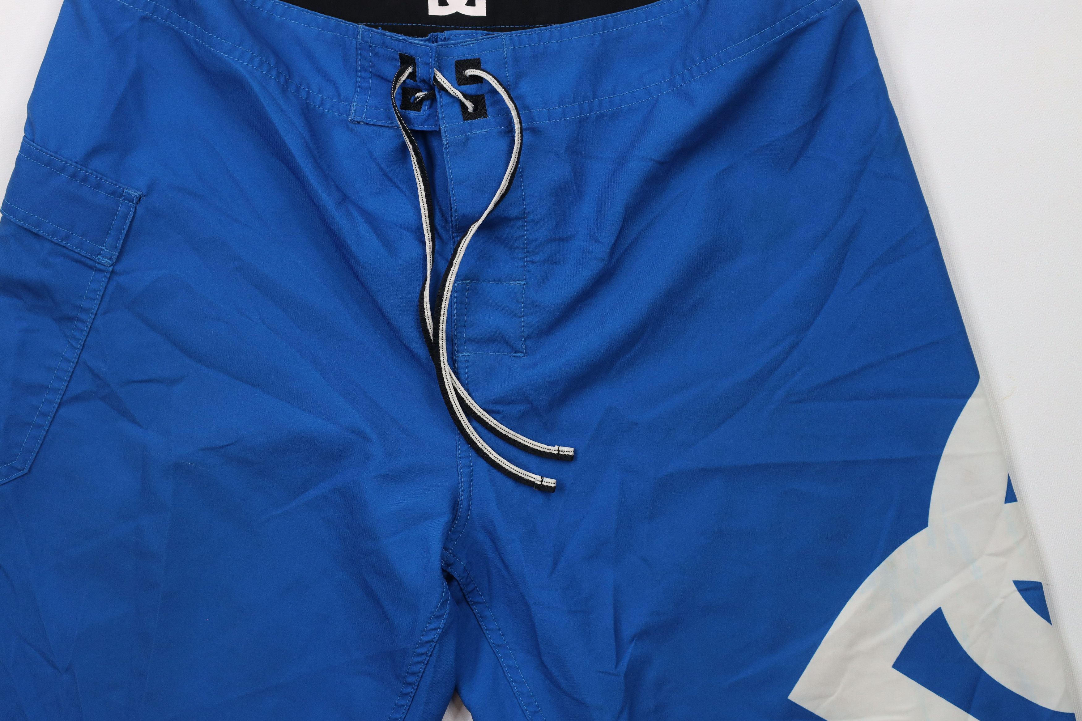 Vintage Vintage DC Shoes Big Logo Skateboarding Board Shorts Blue Size US 32 / EU 48 - 4 Thumbnail