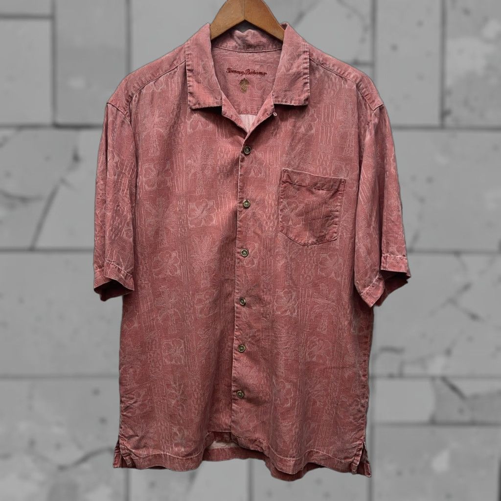 Tommy Bahama VINTAGE Tommy Bahama Shirt Hawaiian Silk Textured Pink Mens L Short Sleeve Button-Up Hawaii Theme (70s/90s not required) Size US L / EU 52-54 / 3 - 1 Thumbnail