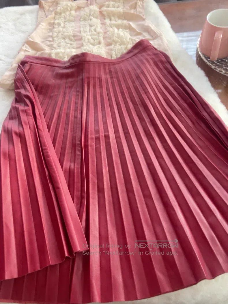 Valentino Valentino Burgundy pleated skirt Size XXS / US 00 / IT 34 - 1 Thumbnail