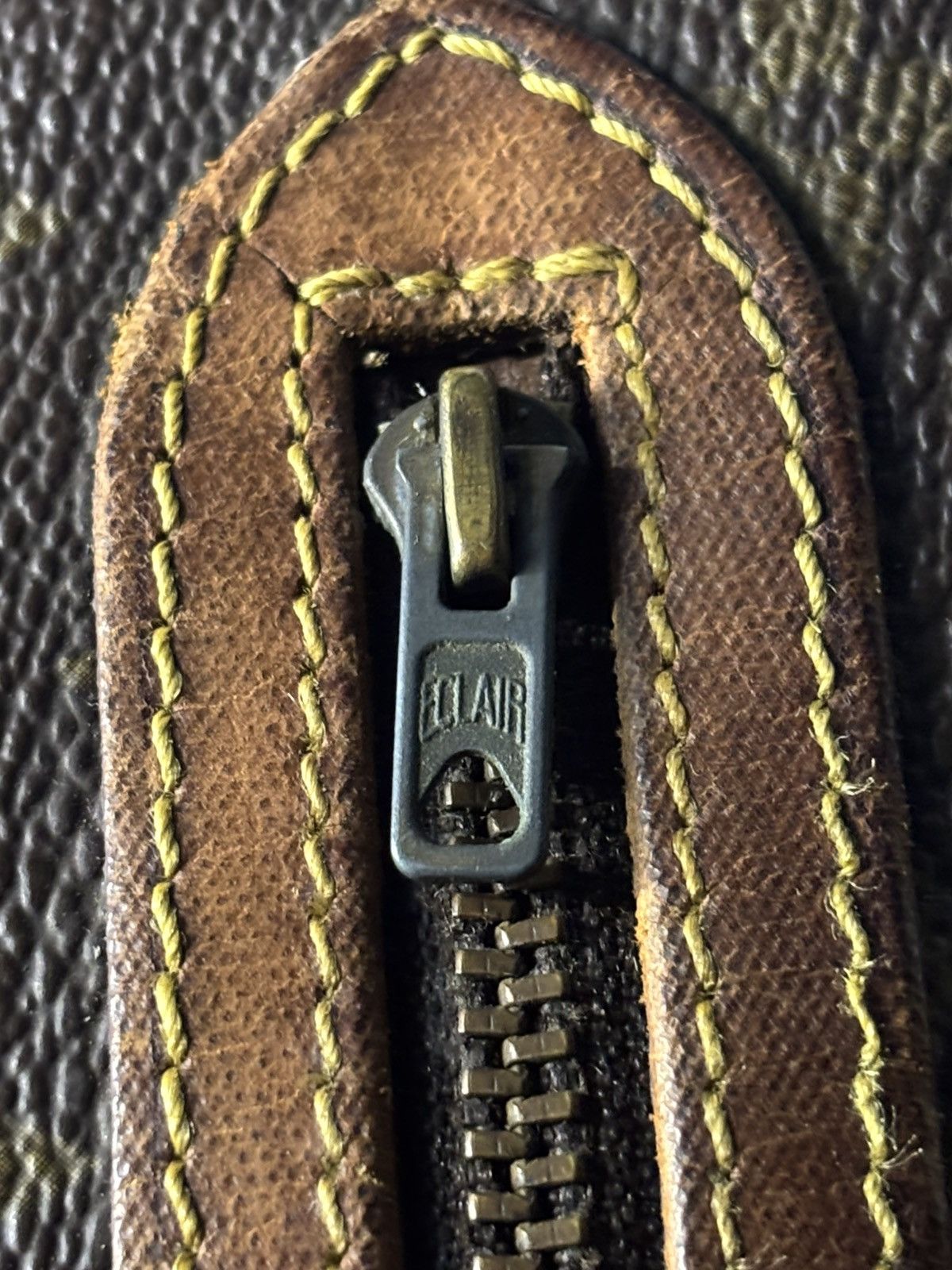 Louis Vuitton (very worn) Louis Vuitton Cluth Bag Vintage Size ONE SIZE - 12 Thumbnail