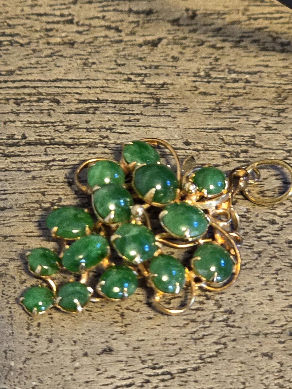 The Unbranded Brand 14K Gold Natural Green Jadeite Grape Pendant Vintage Size ONE SIZE - 5 Thumbnail