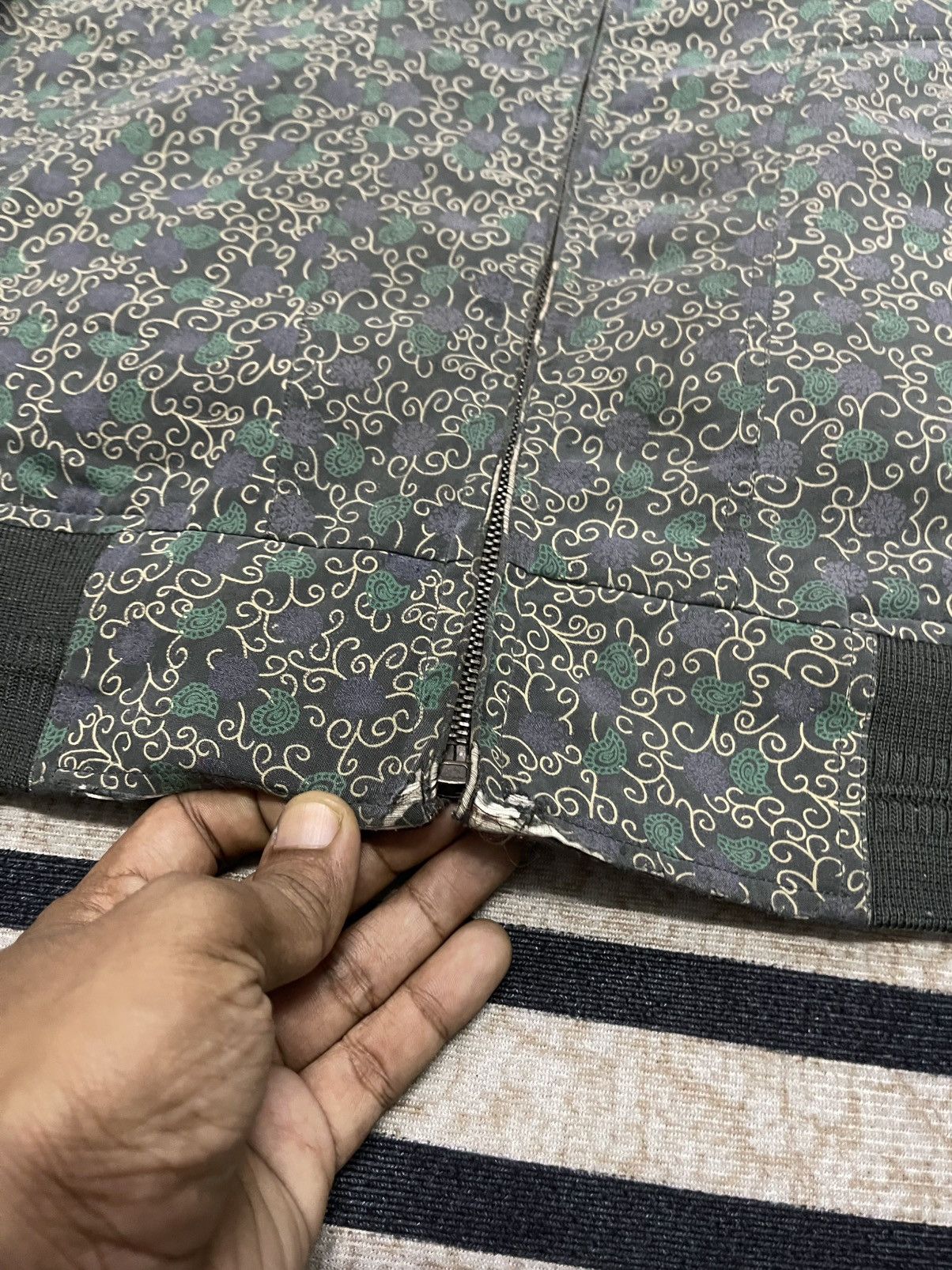 Yves Saint Laurent 90s YVES SAINT LAURENT POUR HOMME FULLPRINT ABSTRACT DESIGN Size US M / EU 48-50 / 2 - 6 Thumbnail