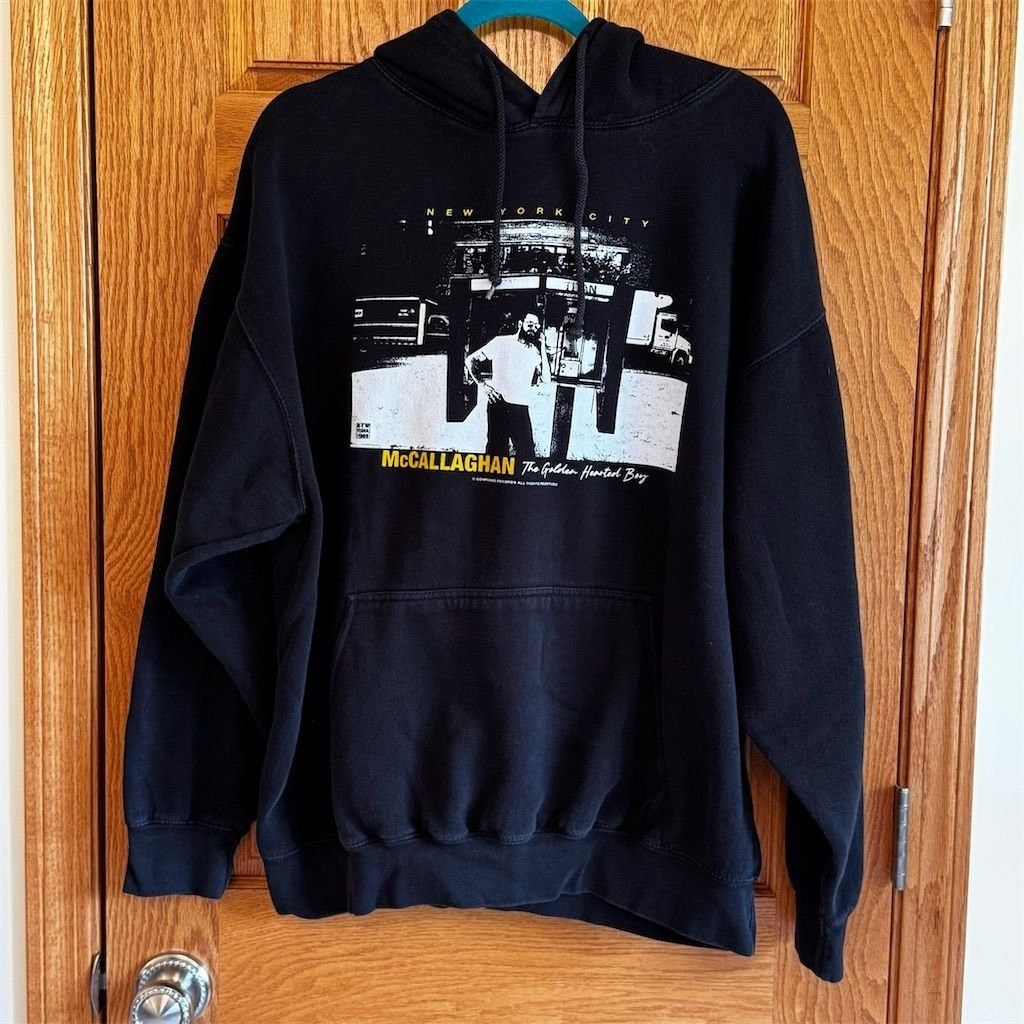 Brandy Melville Brandy Melville Unisex Black Graphic Print Pullover Hoodie Size US XL / EU 56 / 4 - 1 Thumbnail