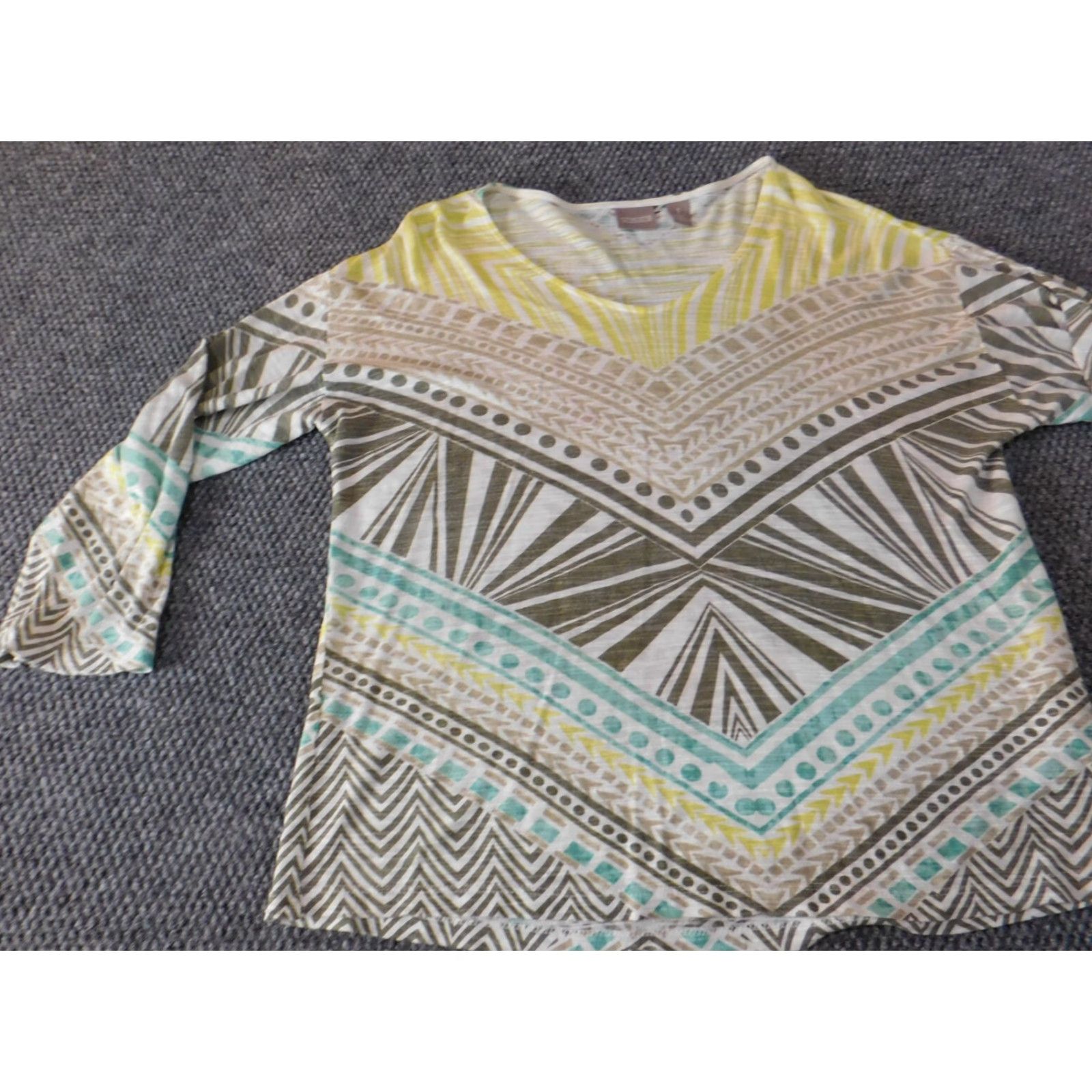 Vintage Chicos Blouse Shirt Womens V-Neck Striped Yellow Viscoe Knit Button Casual 1 Regular Designer 90s? Size XS / US 0-2 / IT 36-38 - 3 Thumbnail