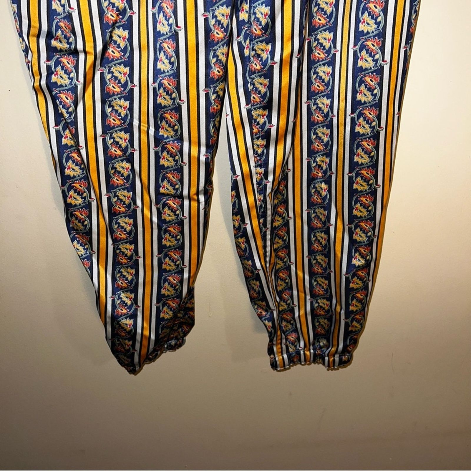 Urban Outfitters URBAN OUTFITTERS floral satin eclectic drawstring joggers S Size 27" / US 4 / IT 40 - 3 Thumbnail