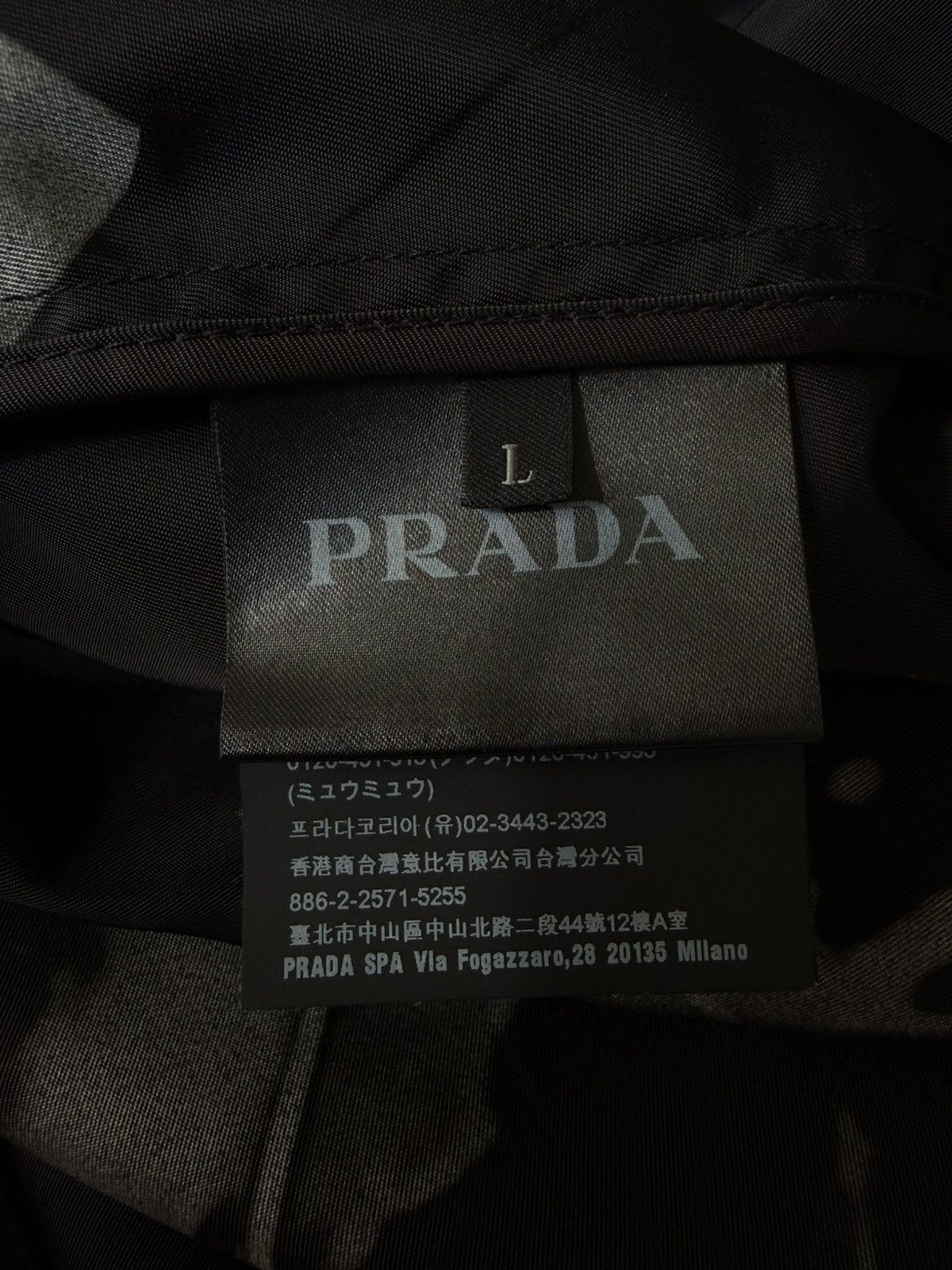 Prada Prada Herzog & de Meuron A/W 2018 A Printed Shirt Size US L / EU 52-54 / 3 - 10 Thumbnail