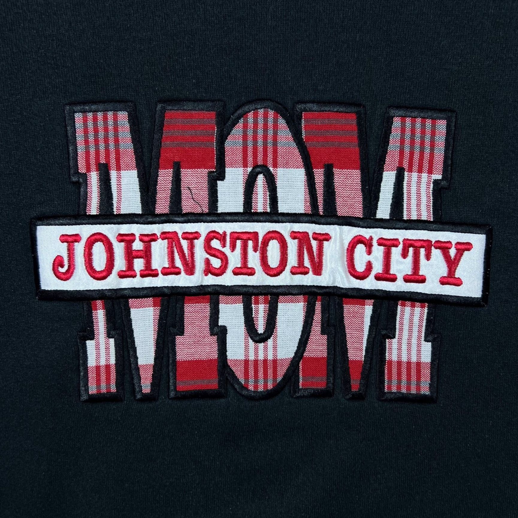 Jerzees VINTAGE Jerzees Johnston City “MOM” Embroidered College Sweatshirt XXL Sweatshirt Black Mens Pullover Crewneck 90s Speech Spellout Embroidered Size US XXL / EU 58 / 5 - 3 Thumbnail