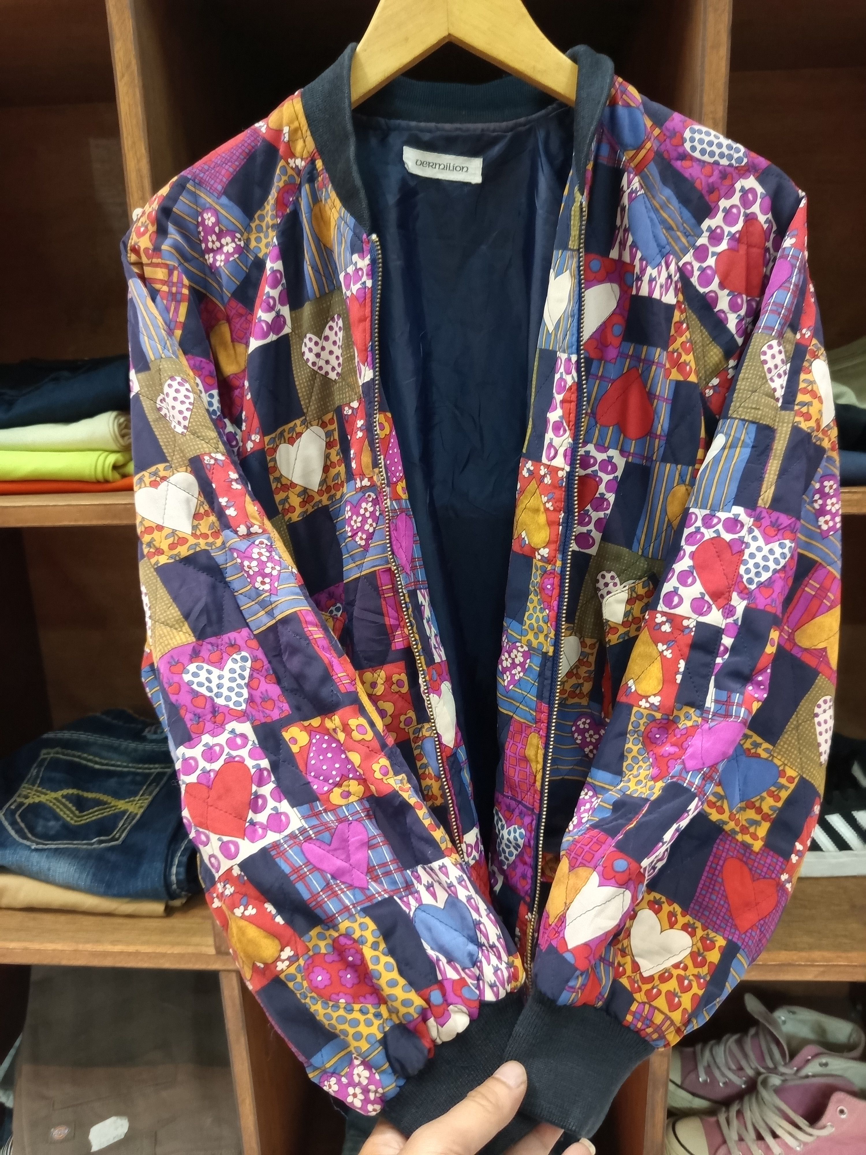 Art Comes First 1980s Vermilion Heart Patchwork Quilted Bomber Jacket Size L / US 10 / IT 46 - 6 Thumbnail