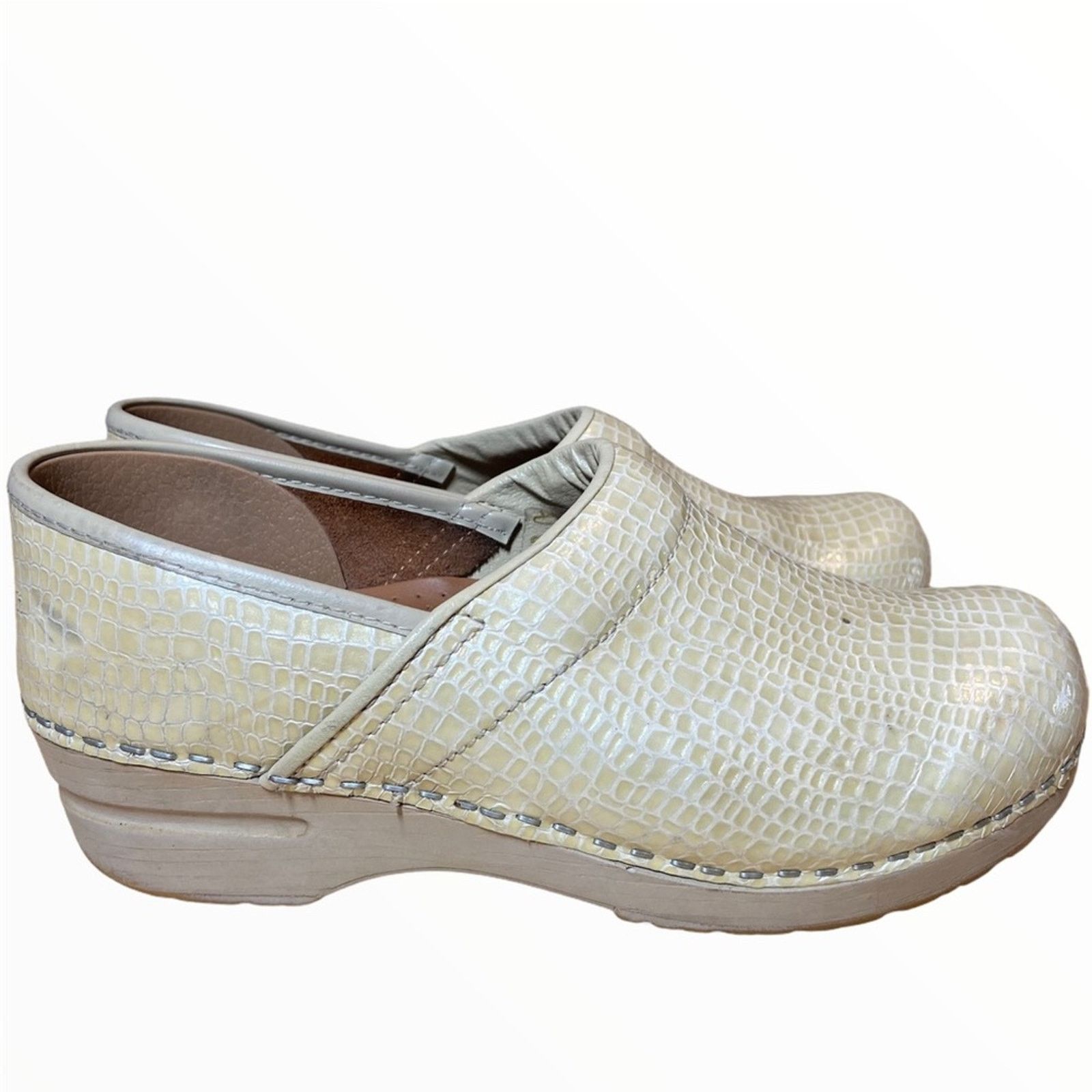 靴 Octavious Marks Fish Bone Clogs White